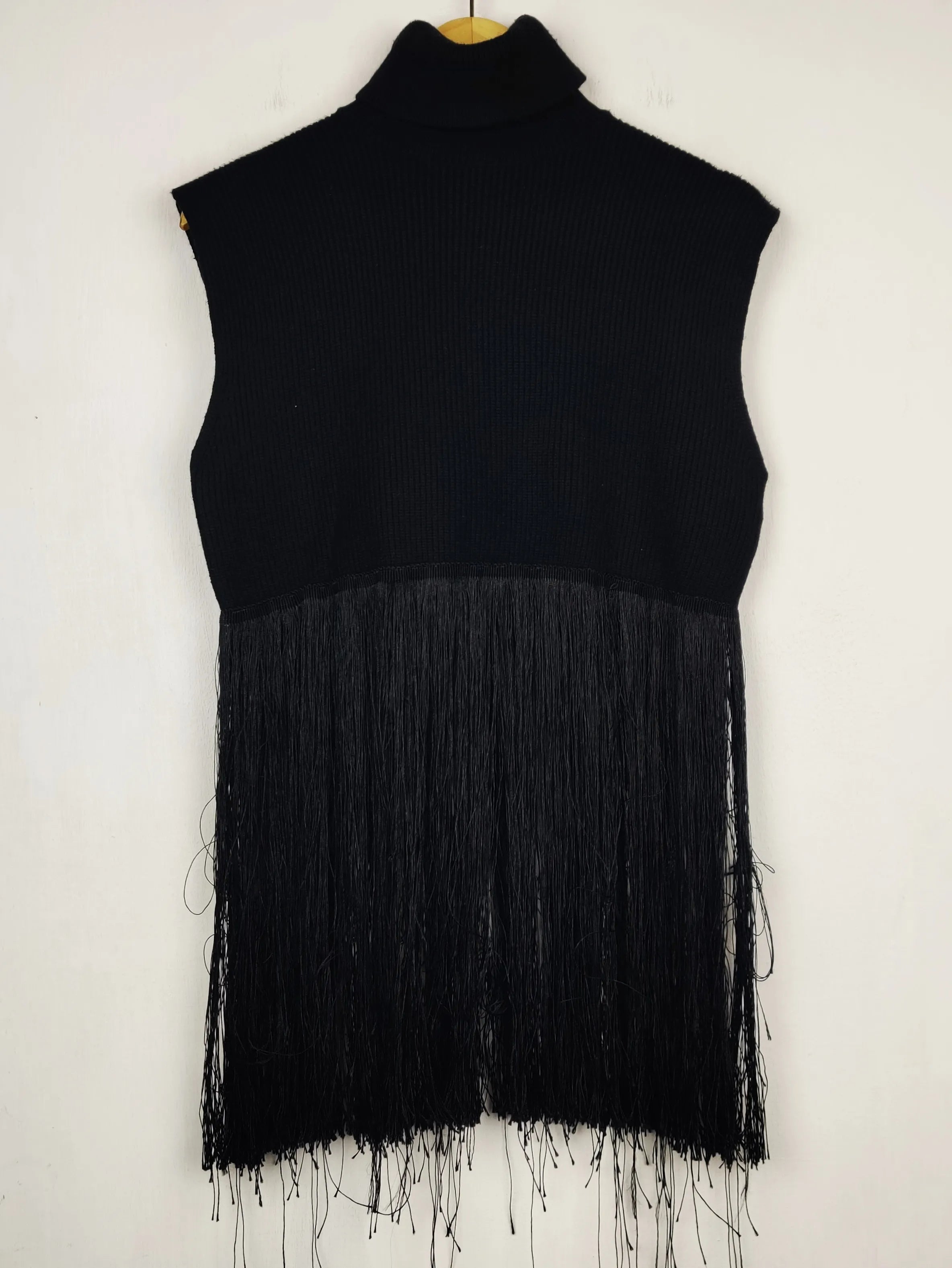 Buy online pre-used pre-loved 100% authentic & Original branded Zara (SL-4957) available in Pakistan. Top international brands avilable.