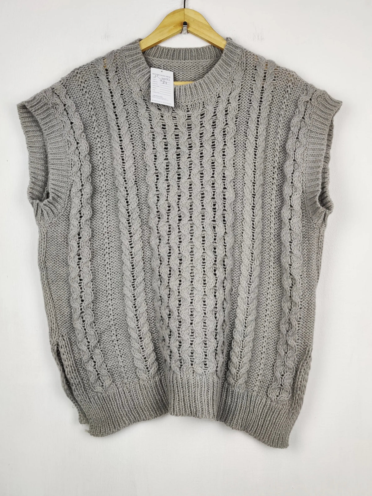 Buy online pre-used pre-loved 100% authentic & Original branded Unknown Brand (SL-5061) available in Pakistan. Top international brands avilable.