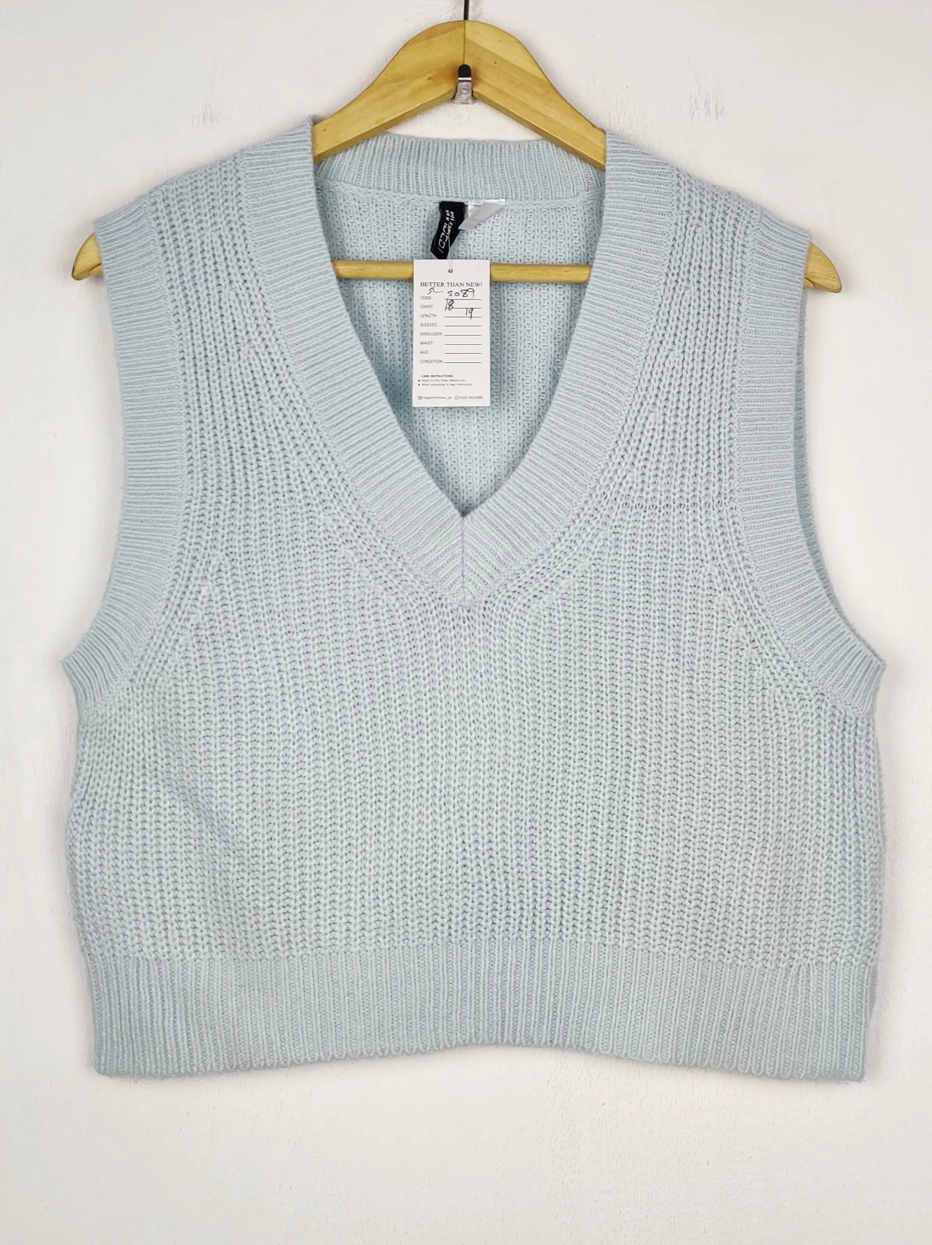 Buy online pre-used pre-loved 100% authentic & Original branded H&M (SL-5089) available in Pakistan. Top international brands avilable.