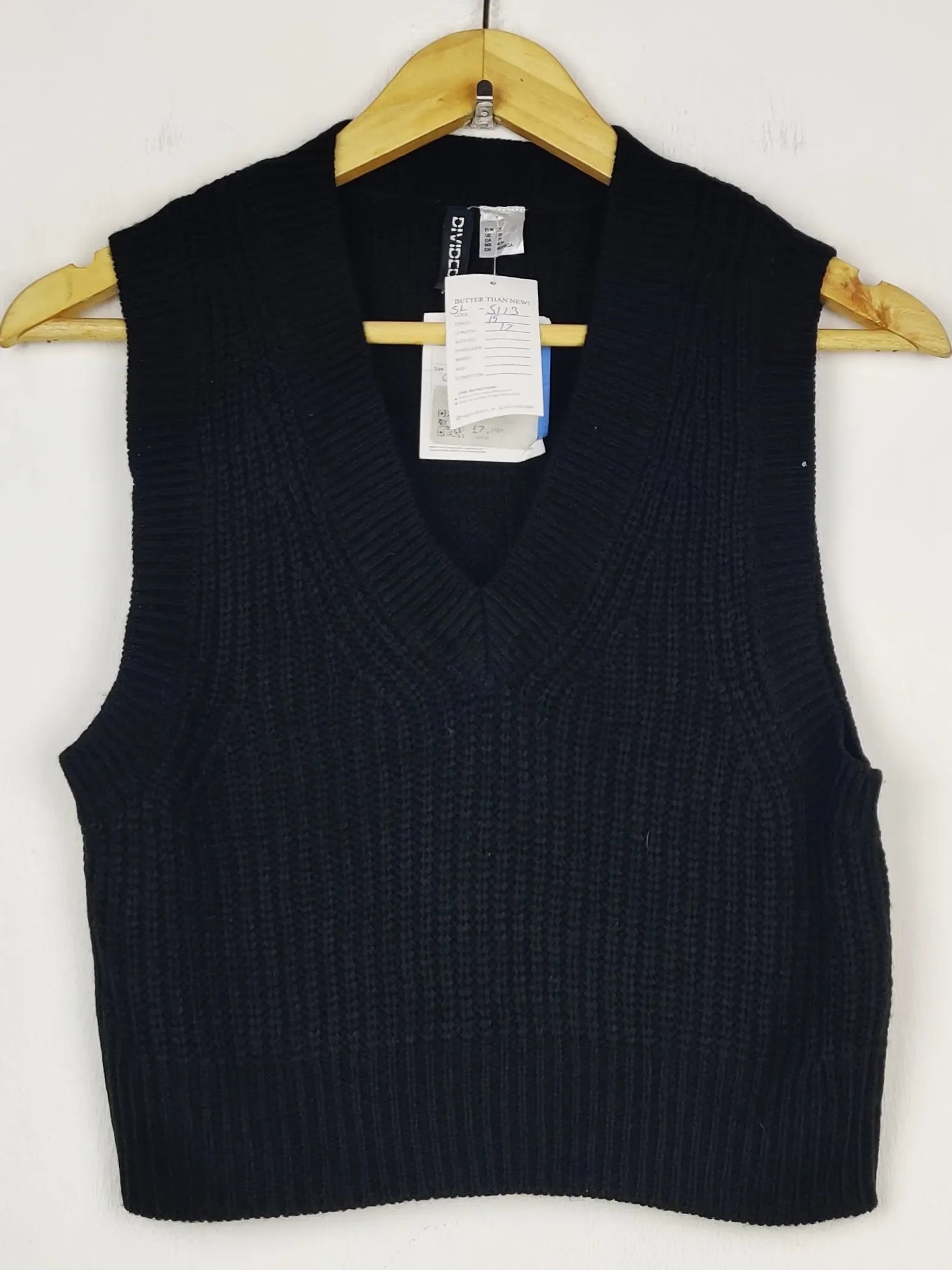 Buy online pre-used pre-loved 100% authentic & Original branded H&M (SL-5113) available in Pakistan. Top international brands avilable.