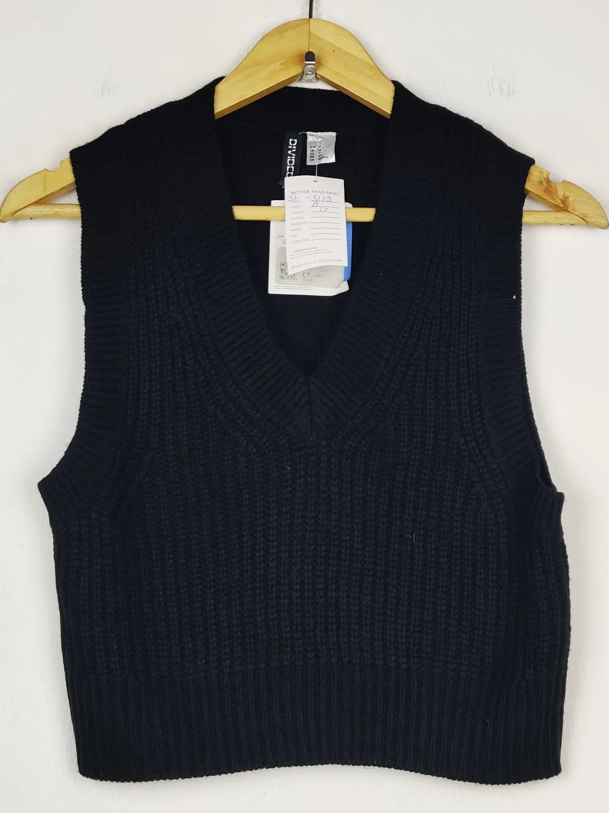 Buy online pre-used pre-loved 100% authentic & Original branded H&M (SL-5113) available in Pakistan. Top international brands avilable.