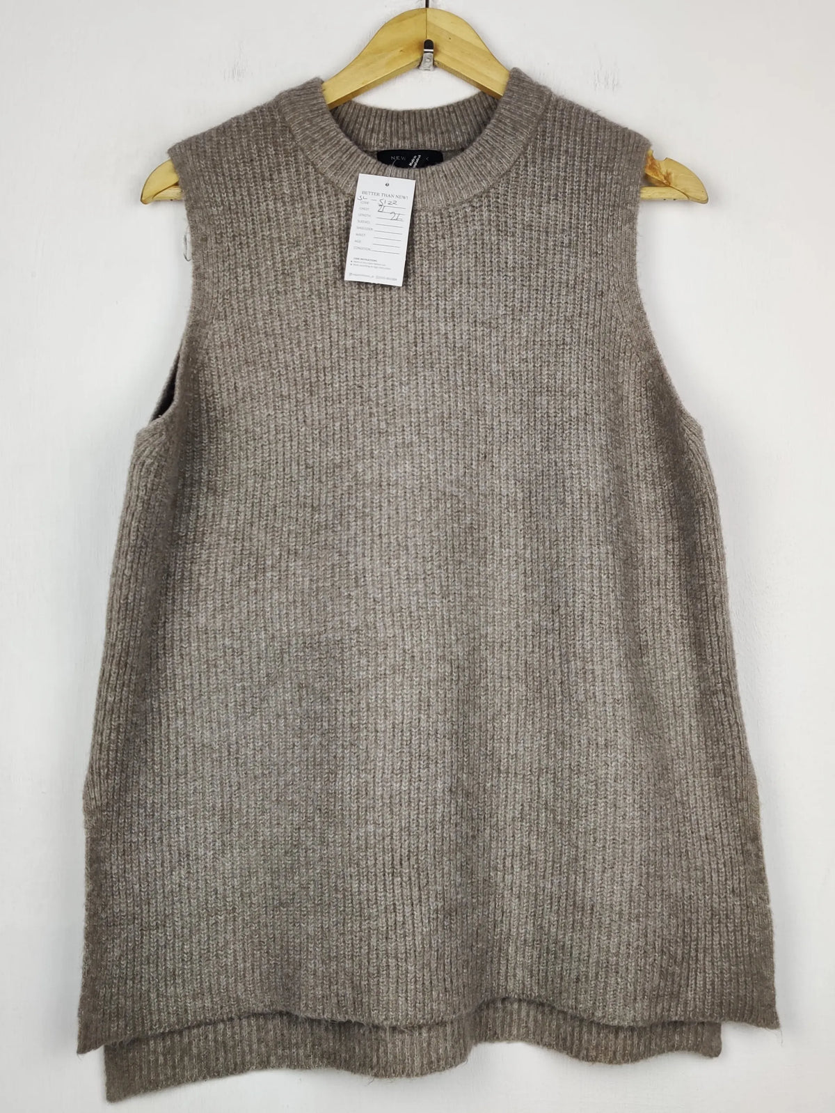 Buy online pre-used pre-loved 100% authentic & Original branded New Look (SL-5122) available in Pakistan. Top international brands avilable.