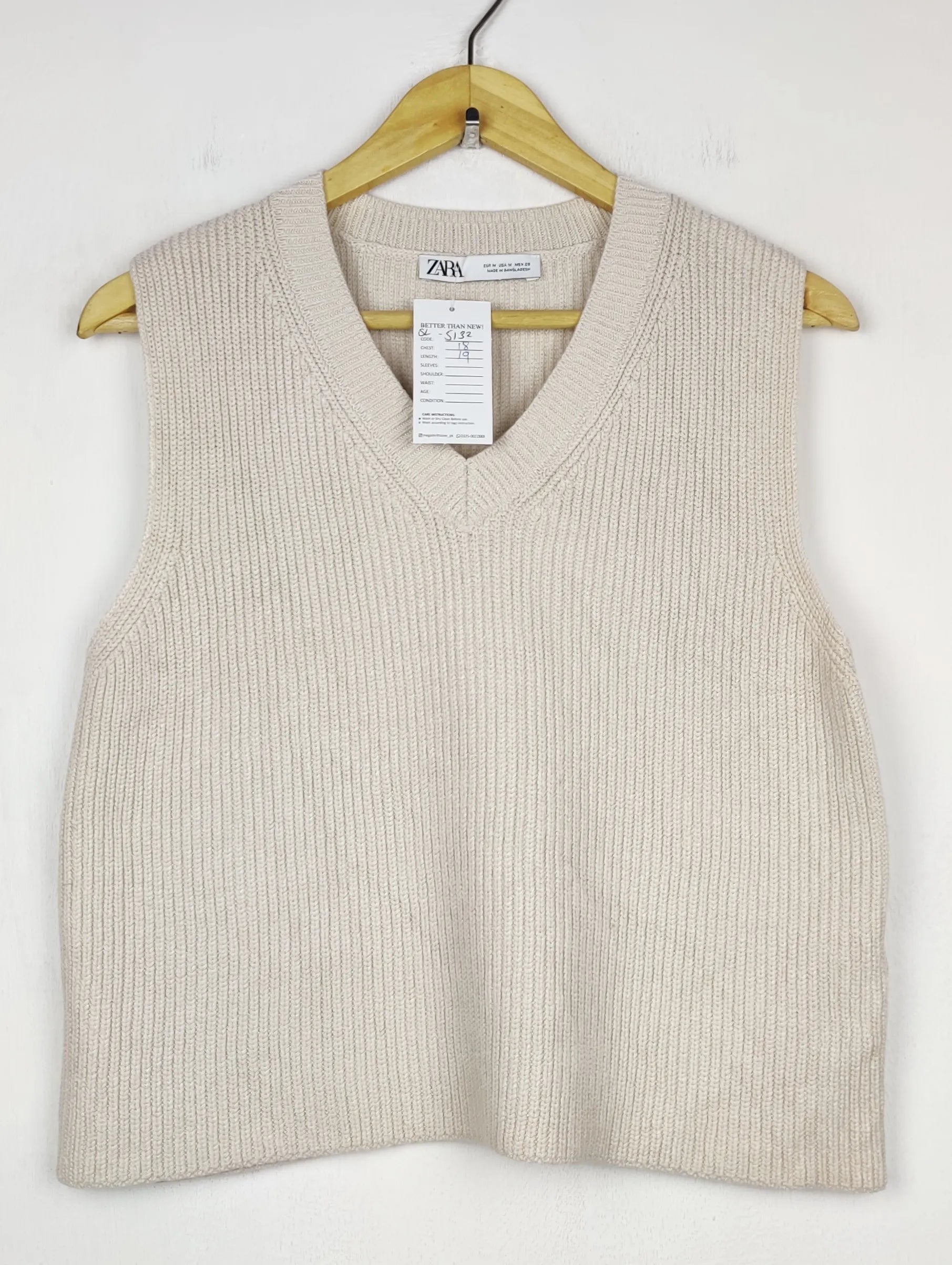 Buy online pre-used pre-loved 100% authentic & Original branded Zara (SL-5132) available in Pakistan. Top international brands avilable.