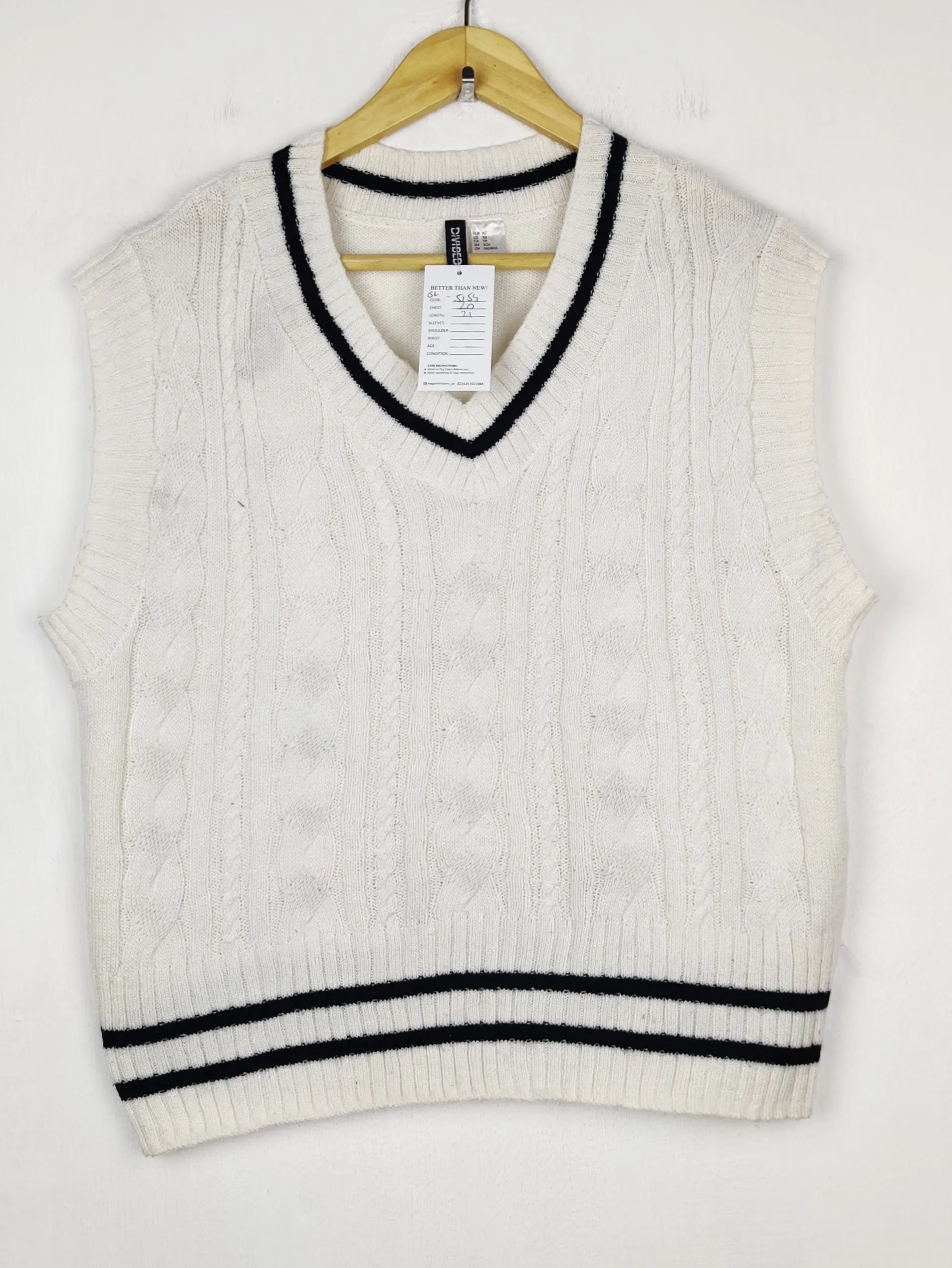 Buy online pre-used pre-loved 100% authentic & Original branded H&M (SL-5154) available in Pakistan. Top international brands avilable.
