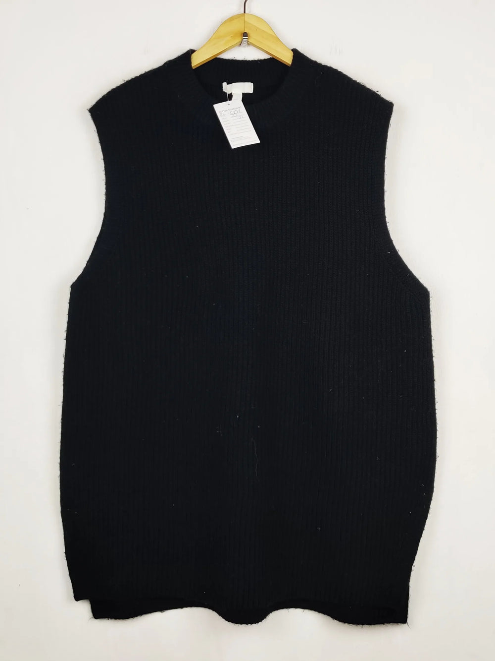 Buy online pre-used pre-loved 100% authentic & Original branded H&M (SL-5292) available in Pakistan. Top international brands avilable.