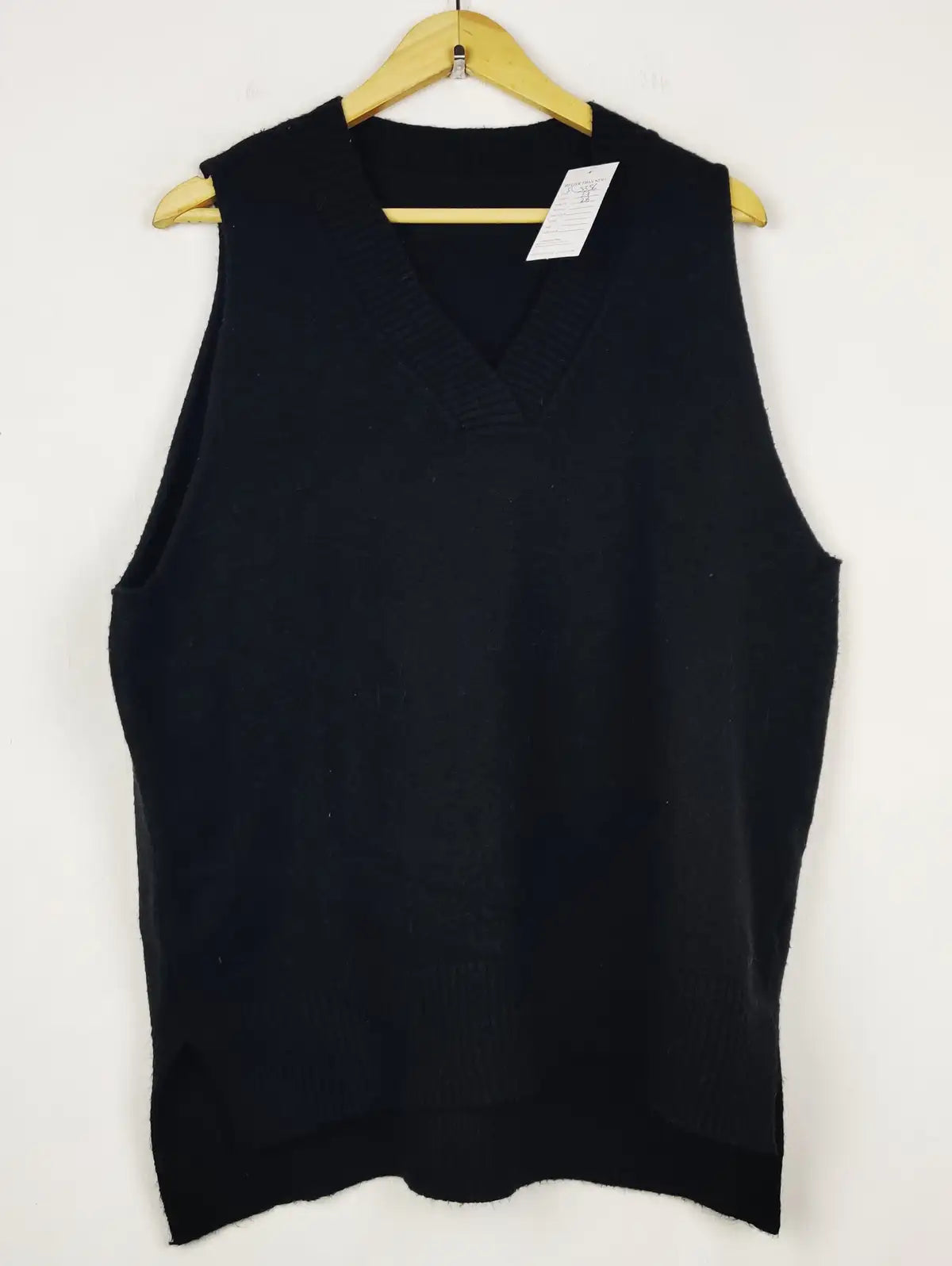Buy online pre-used pre-loved 100% authentic & Original branded Unknown Brand (SL-5356) available in Pakistan. Top international brands avilable.