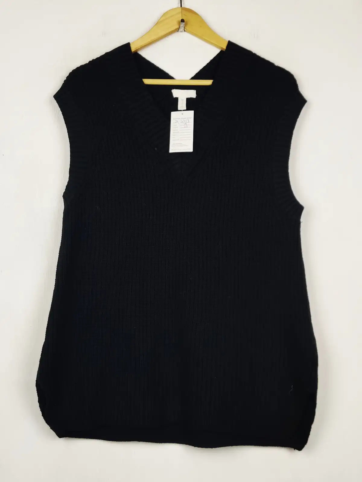 Buy online pre-used pre-loved 100% authentic & Original branded Unknown Brand (SL-5413) available in Pakistan. Top international brands avilable.