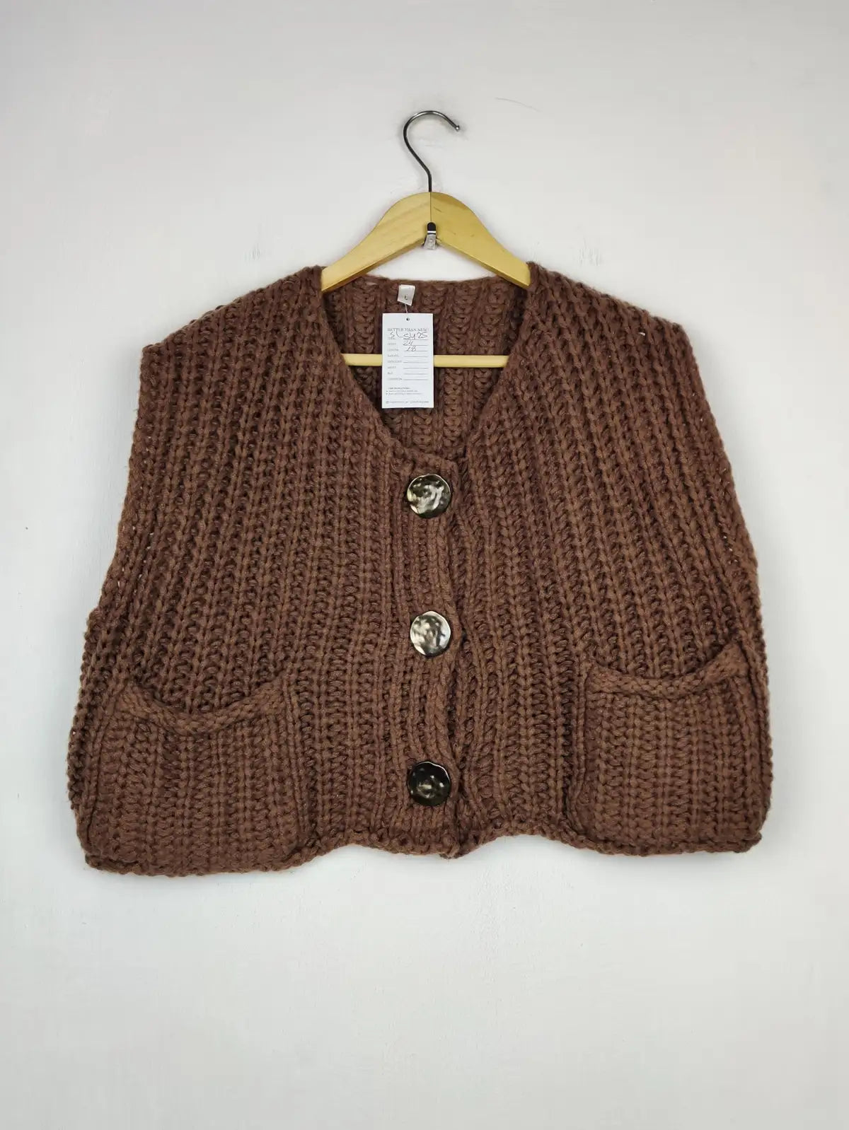 Buy online pre-used pre-loved 100% authentic & Original branded Unknown Brand (SL-5425) available in Pakistan. Top international brands avilable.