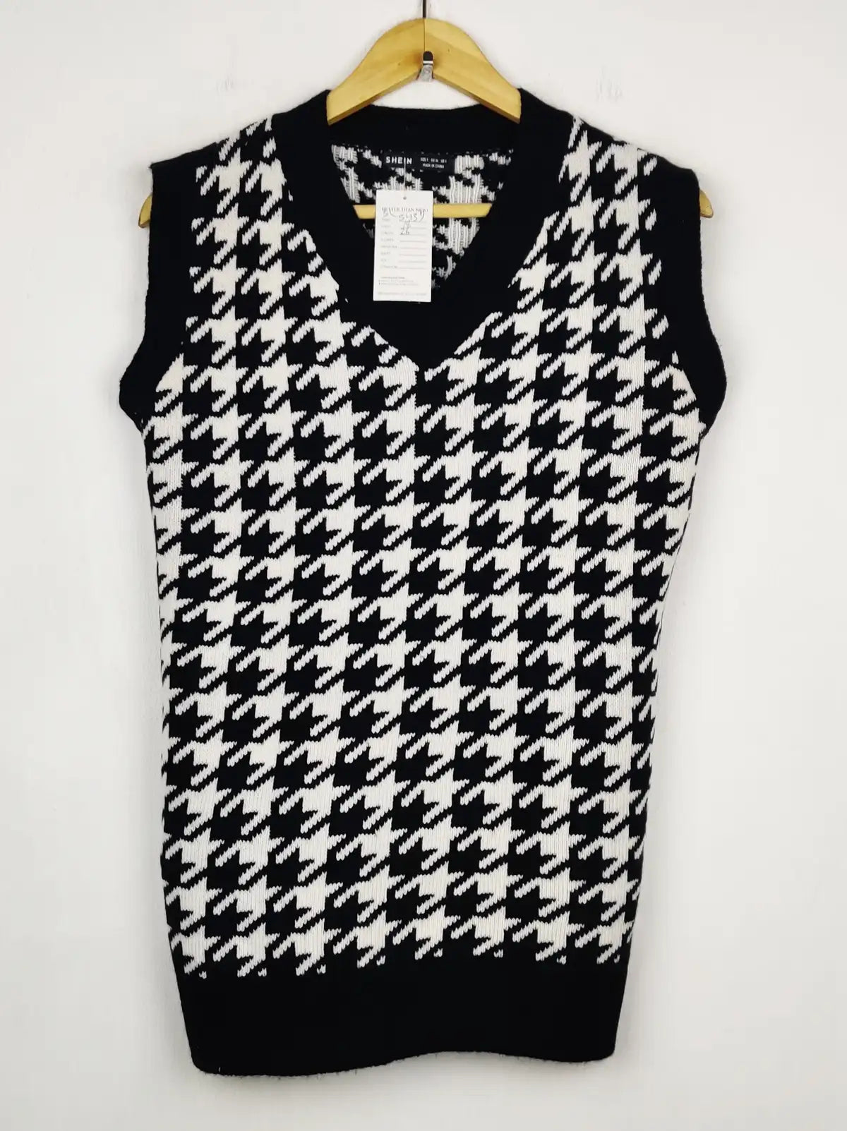 Buy online pre-used pre-loved 100% authentic & Original branded Shein (SL-5437) available in Pakistan. Top international brands avilable.