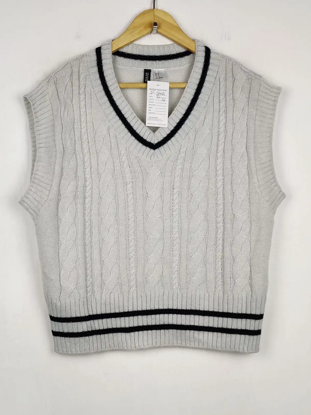Buy online pre-used pre-loved 100% authentic & Original branded H&M (SL-5443) available in Pakistan. Top international brands avilable.