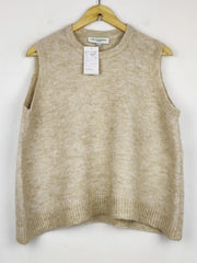 Buy online pre-used pre-loved 100% authentic & Original branded Carolyn Donnelly (SL-5457) available in Pakistan. Top international brands avilable.