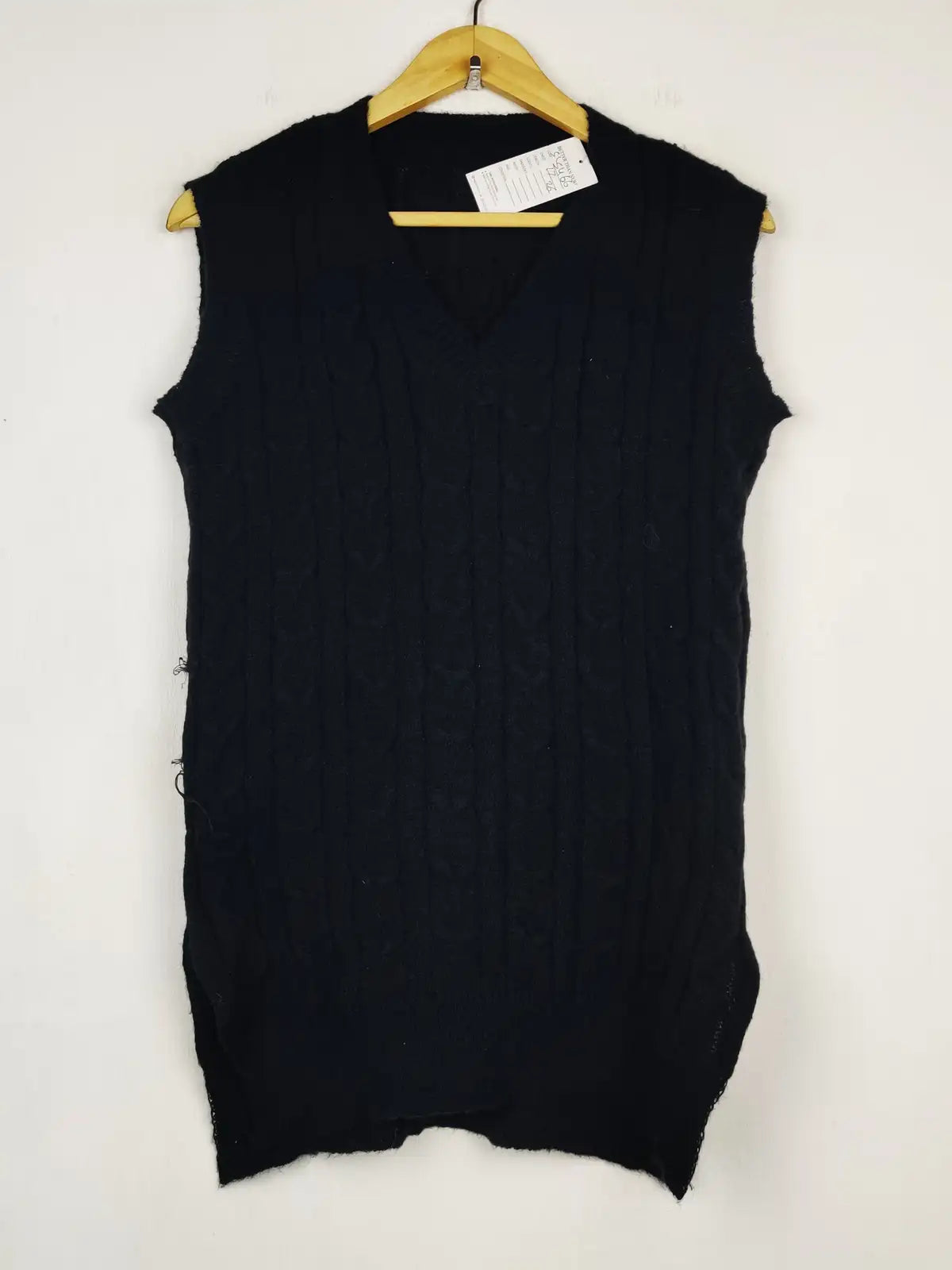 Buy online pre-used pre-loved 100% authentic & Original branded Unknown Brand (SL-5466) available in Pakistan. Top international brands avilable.