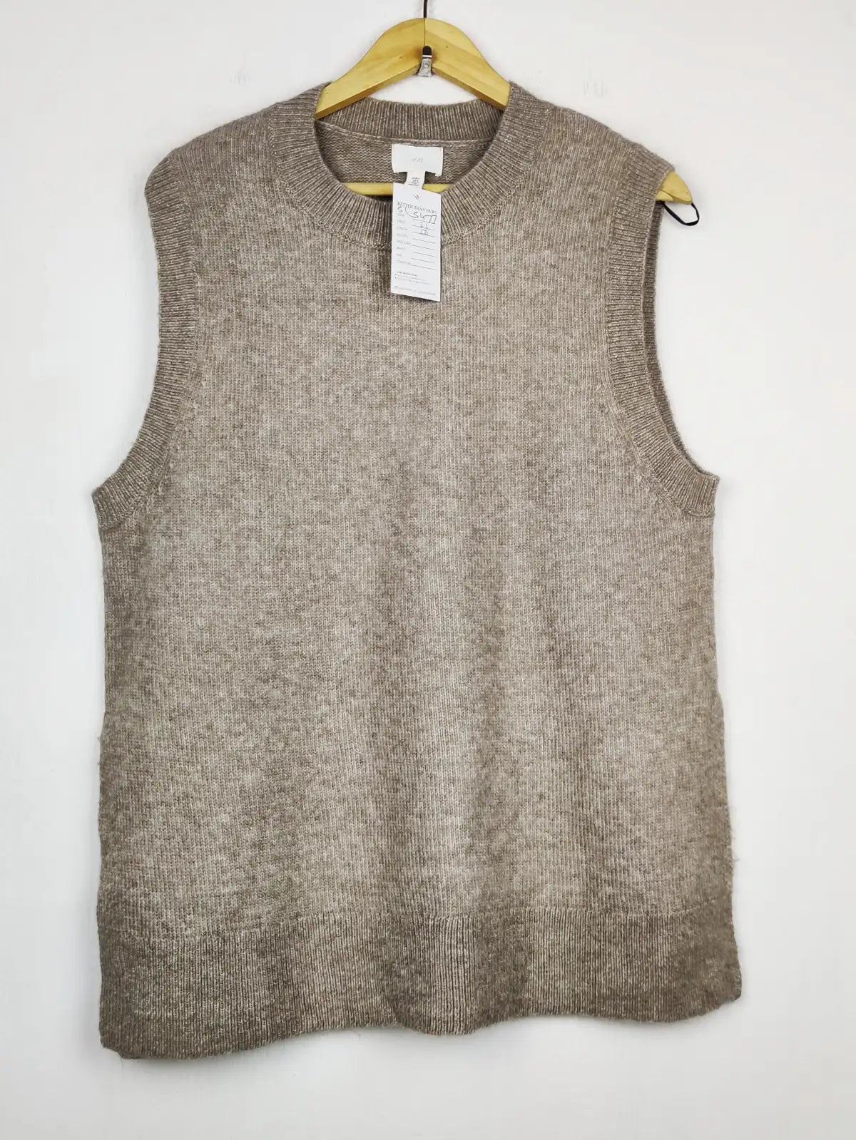 Buy online pre-used pre-loved 100% authentic & Original branded H&M (SL-5477) available in Pakistan. Top international brands avilable.