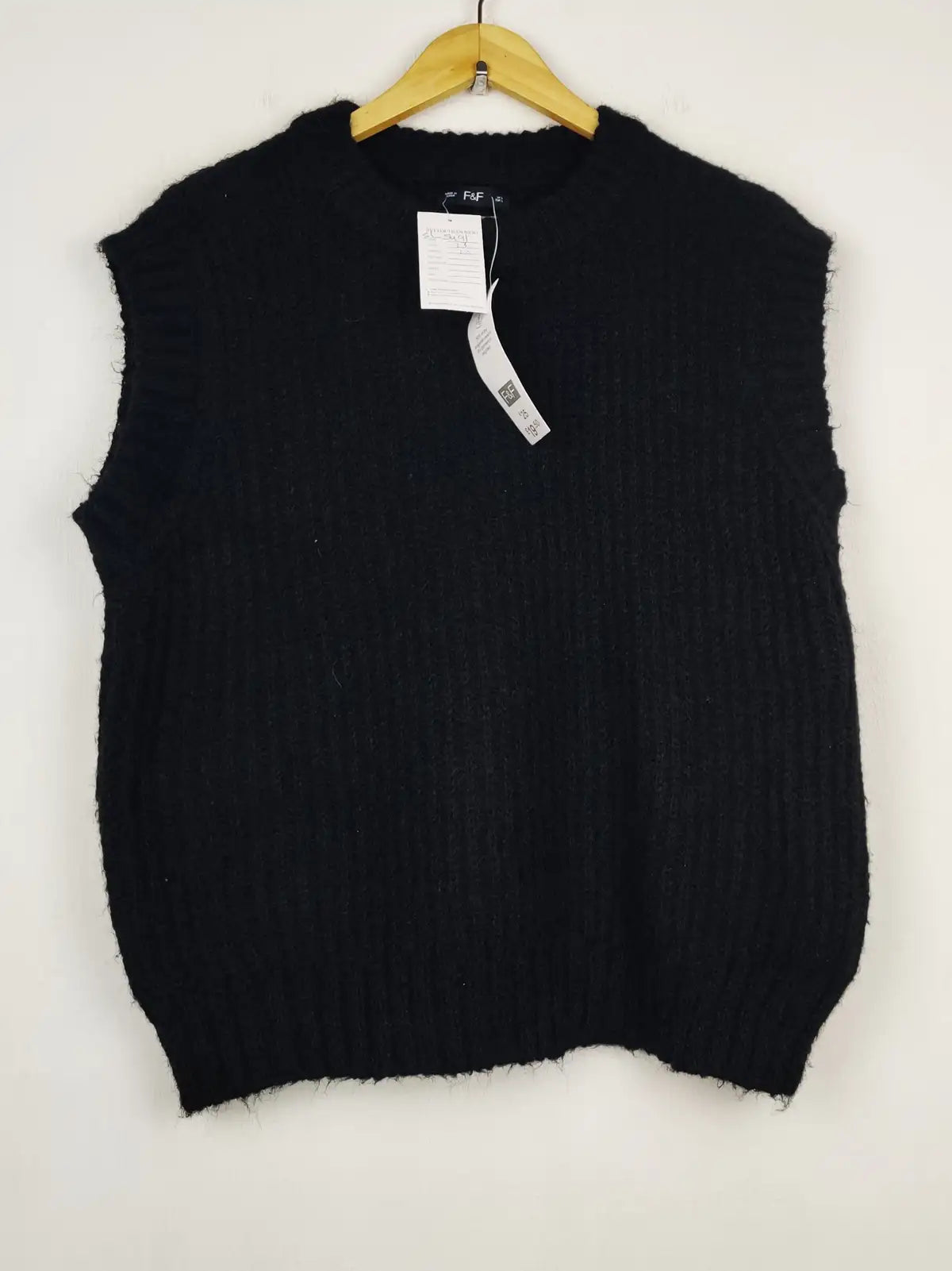Buy online pre-used pre-loved 100% authentic & Original branded F&F (SL-5491) available in Pakistan. Top international brands avilable.