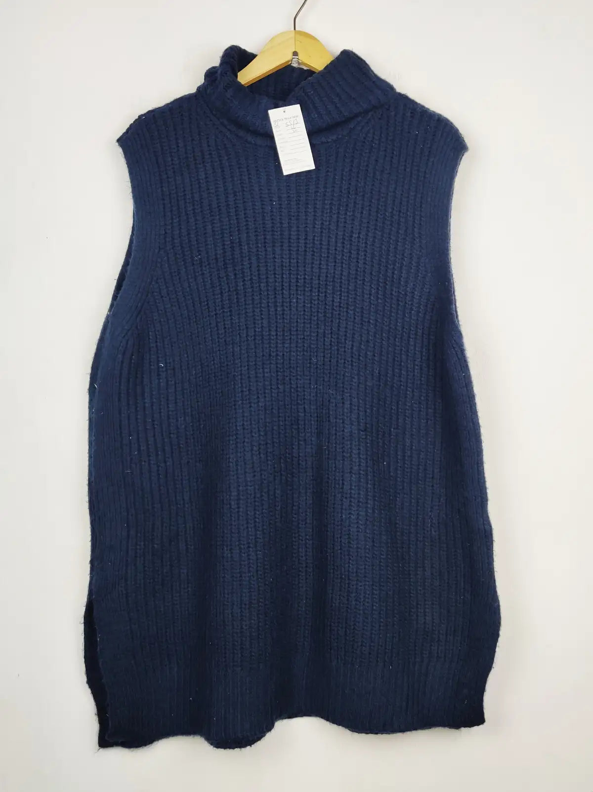 Buy online pre-used pre-loved 100% authentic & Original branded Marks & Spencer (SL-5513) available in Pakistan. Top international brands avilable.
