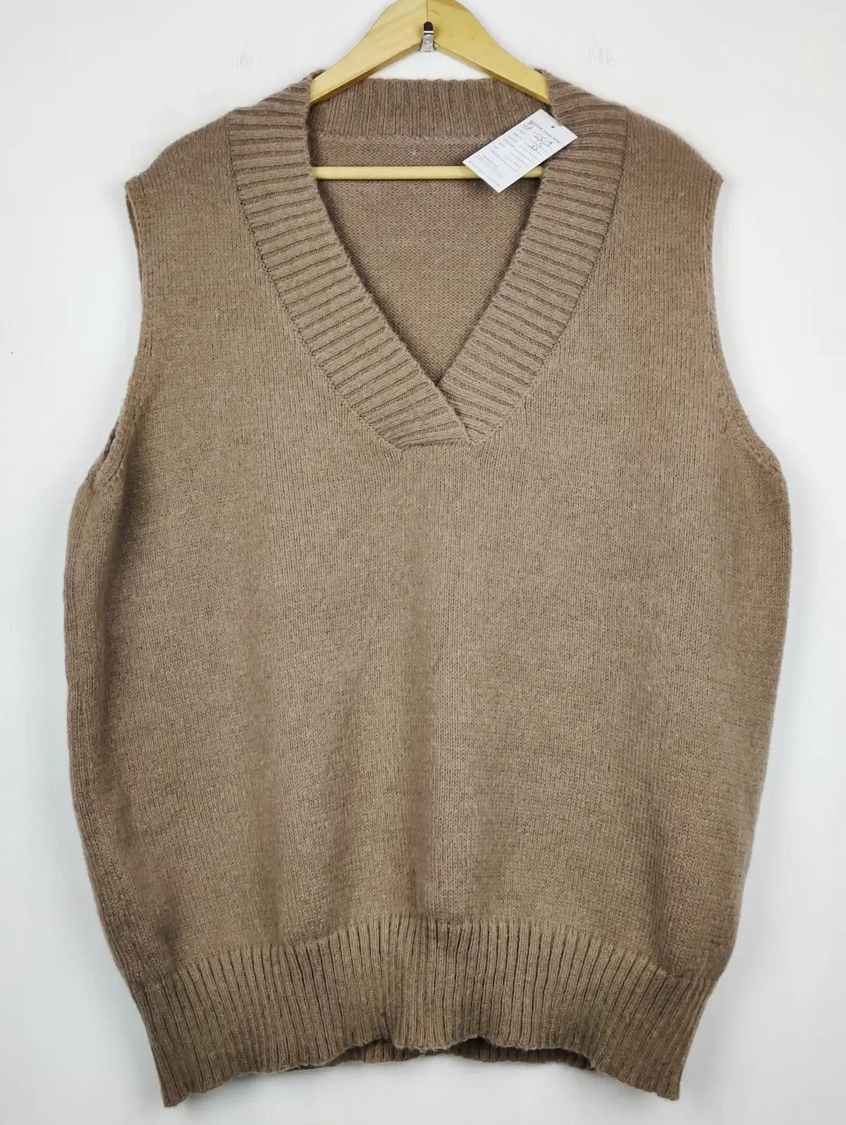 Buy online pre-used pre-loved 100% authentic & Original branded Unknown Brand (SL-5519) available in Pakistan. Top international brands avilable.