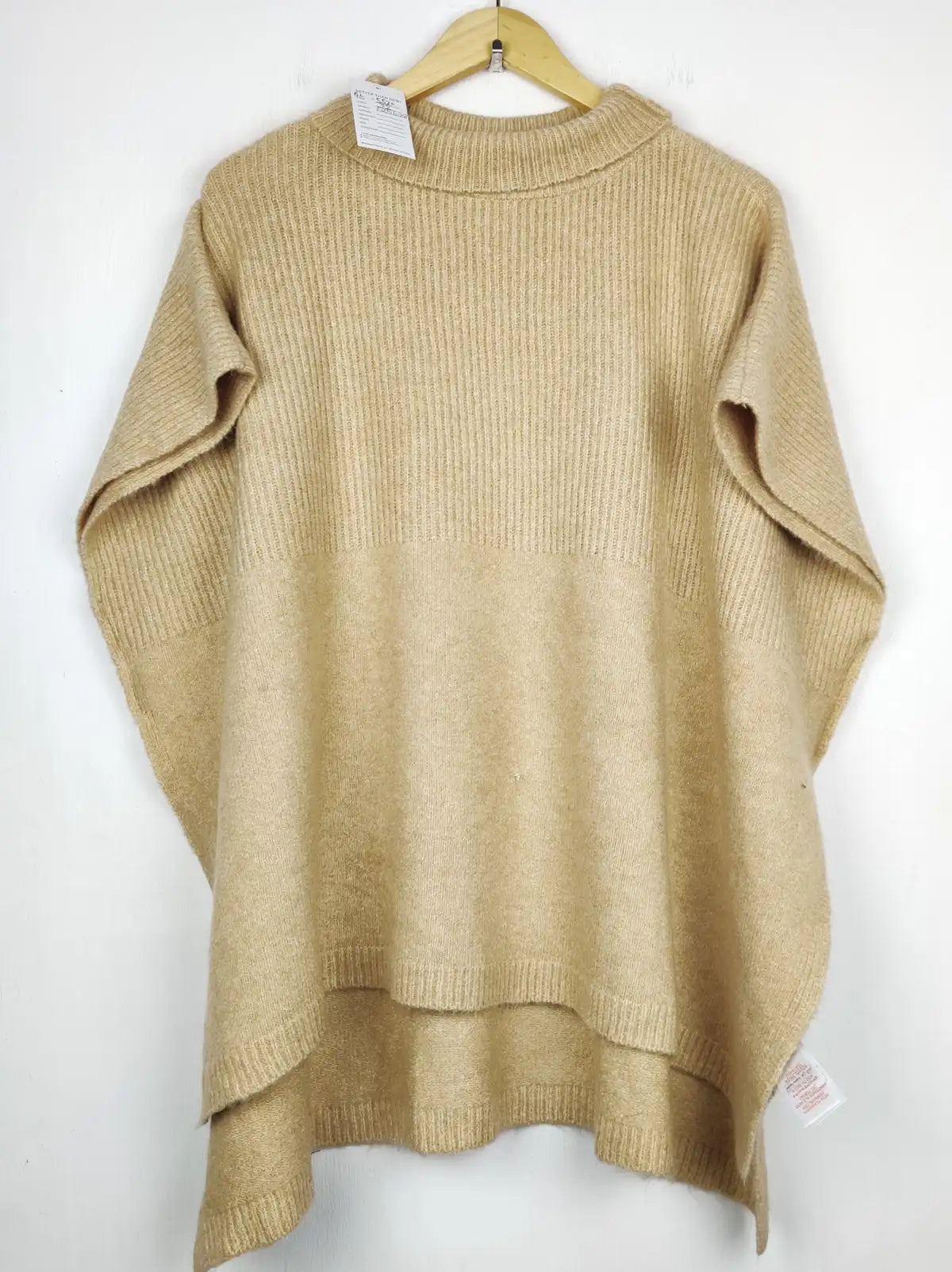 Buy online pre-used pre-loved 100% authentic & Original branded Unknown Brand (SL-5520) available in Pakistan. Top international brands avilable.