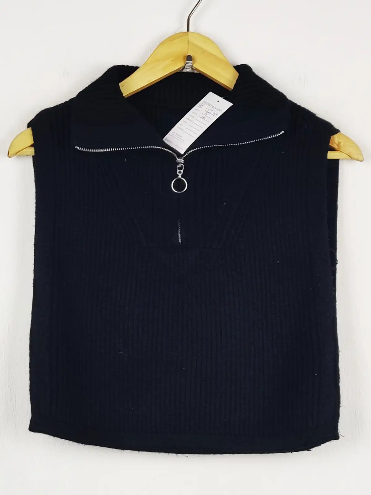 Buy online pre-used pre-loved 100% authentic & Original branded Unknown Brand (SL-5540) available in Pakistan. Top international brands avilable.