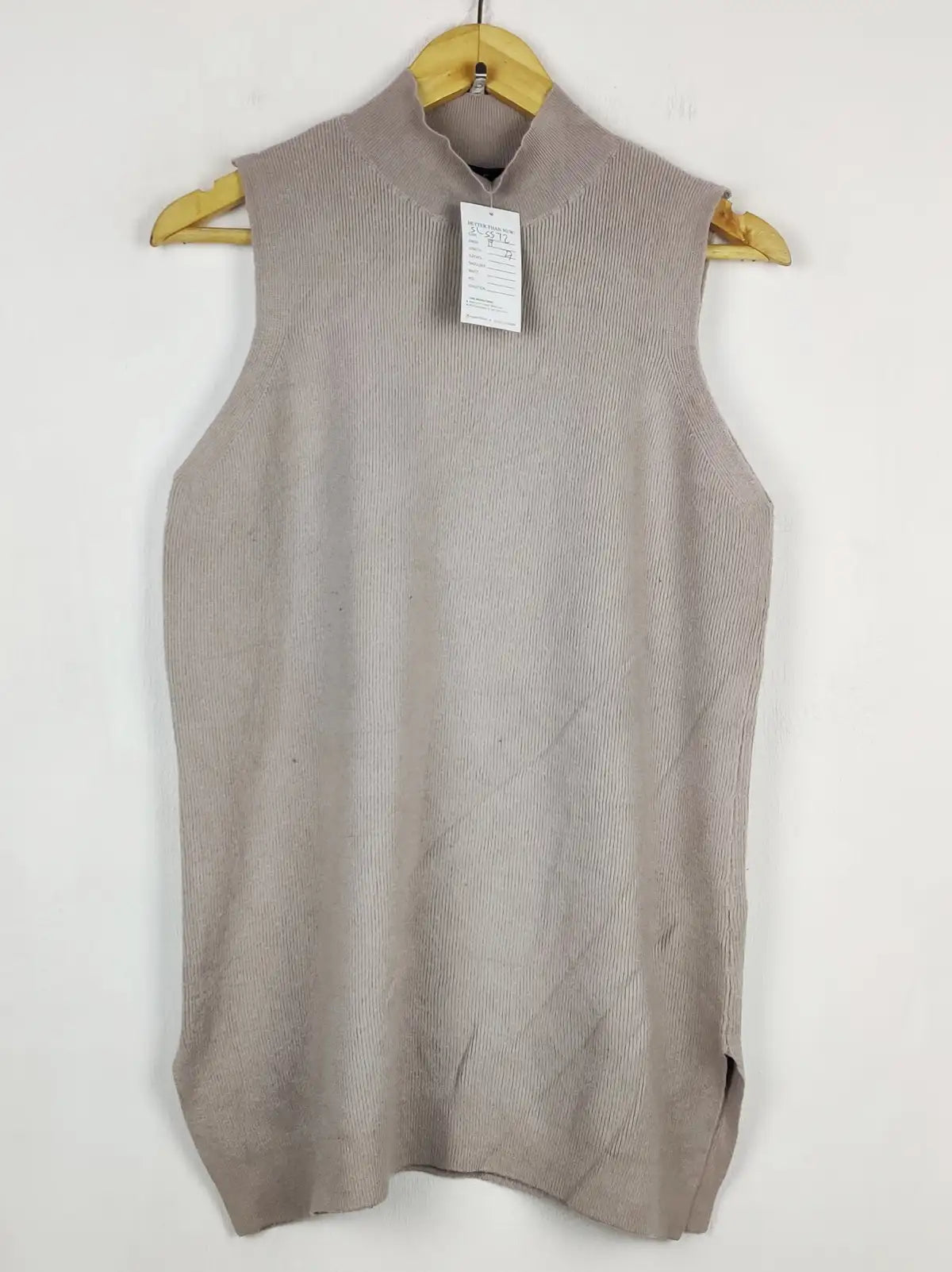 Buy online pre-used pre-loved 100% authentic & Original branded F&F (SL-5572) available in Pakistan. Top international brands avilable.