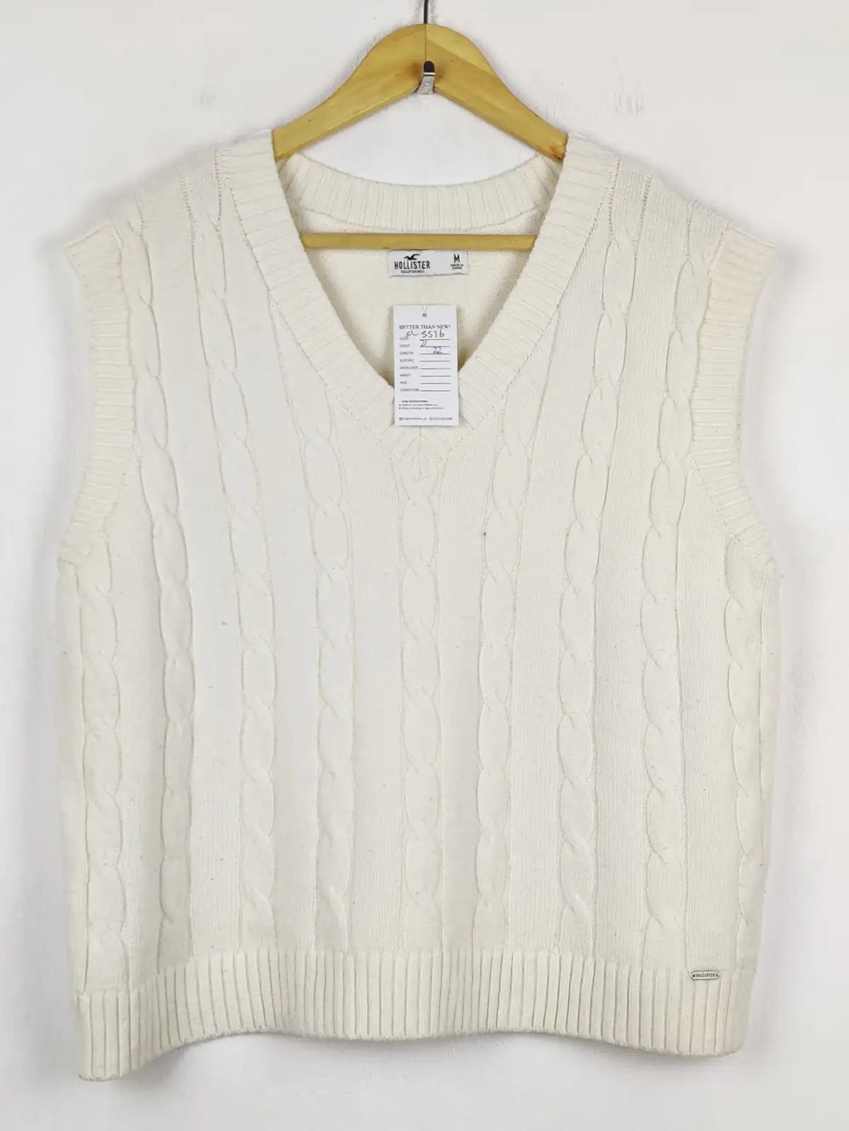 Buy online pre-used pre-loved 100% authentic & Original branded Hollister (SL-5576) available in Pakistan. Top international brands avilable.