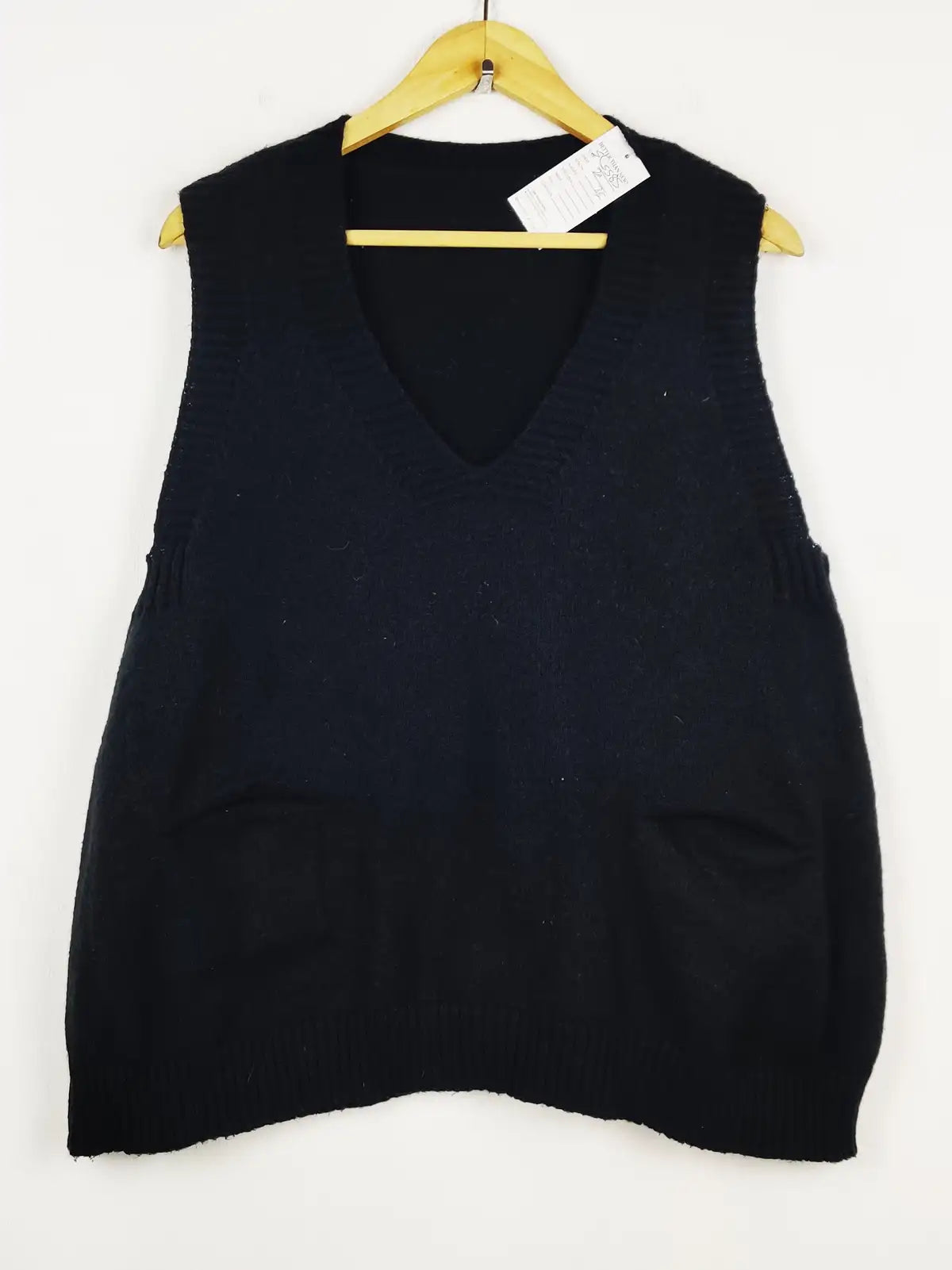 Buy online pre-used pre-loved 100% authentic & Original branded Shein (SL-5585) available in Pakistan. Top international brands avilable.