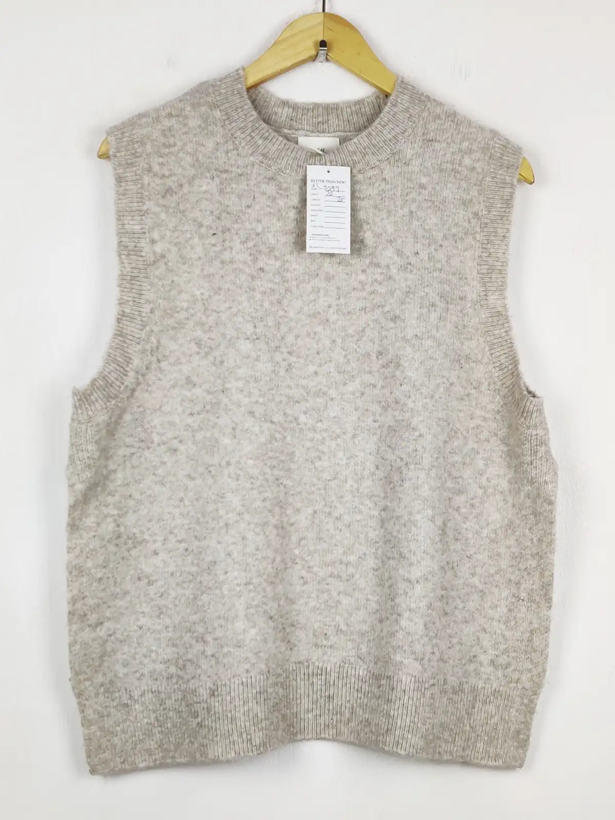 Buy online pre-used pre-loved 100% authentic & Original branded H&M (SL-5597) available in Pakistan. Top international brands avilable.