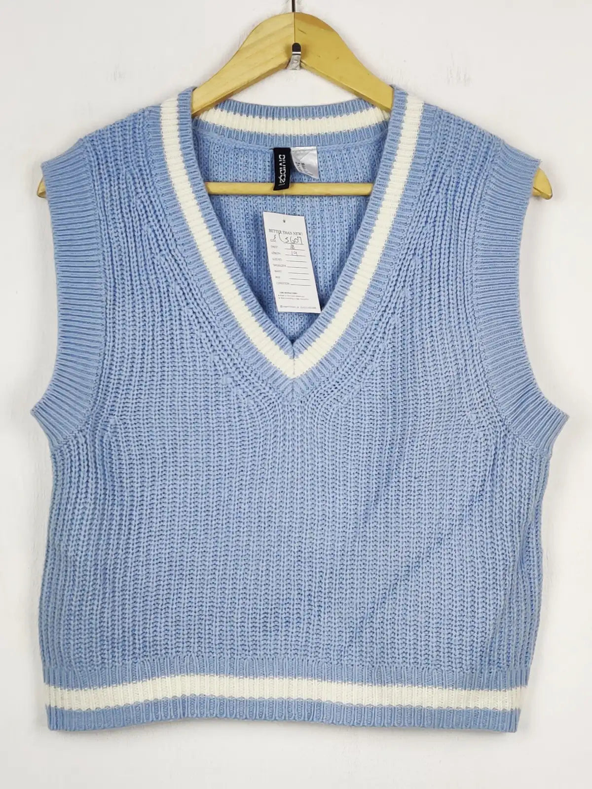 Buy online pre-used pre-loved 100% authentic & Original branded H&M (SL-5607) available in Pakistan. Top international brands avilable.