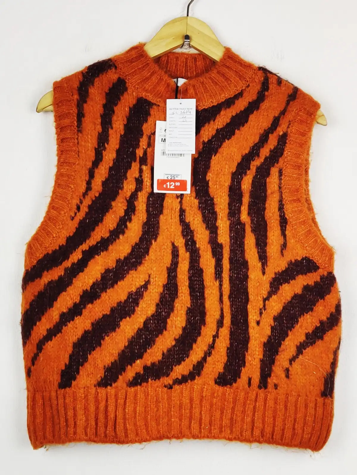 Buy online pre-used pre-loved 100% authentic & Original branded Zara (SL-5624) available in Pakistan. Top international brands avilable.