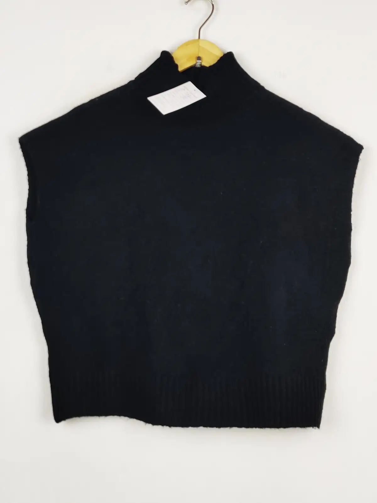 Buy online pre-used pre-loved 100% authentic & Original branded Shein (SL-5631) available in Pakistan. Top international brands avilable.