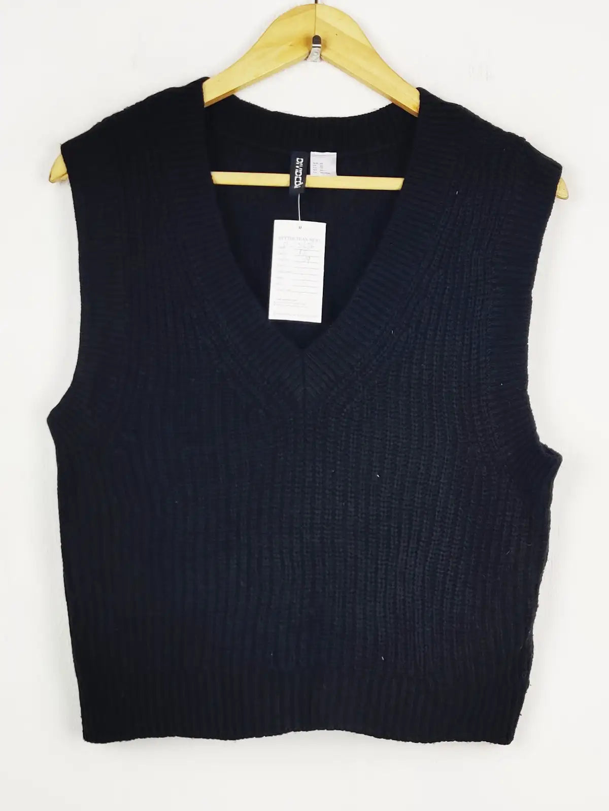 Buy online pre-used pre-loved 100% authentic & Original branded H&M (SL-5636) available in Pakistan. Top international brands avilable.