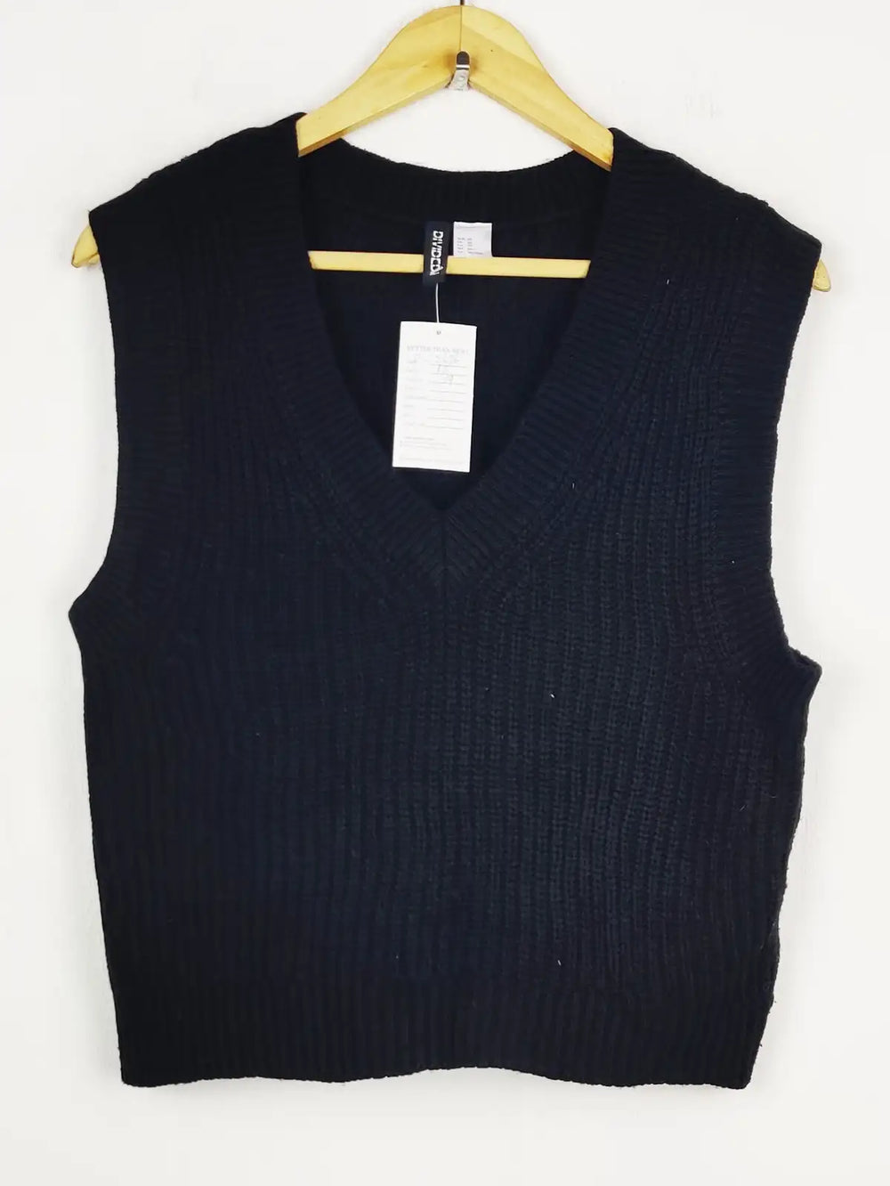 Buy online pre-used pre-loved 100% authentic & Original branded H&M (SL-5636) available in Pakistan. Top international brands avilable.