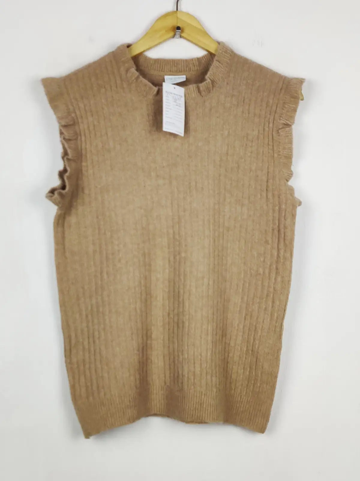 Buy online pre-used pre-loved 100% authentic & Original branded Pieces (SL-5645) available in Pakistan. Top international brands avilable.