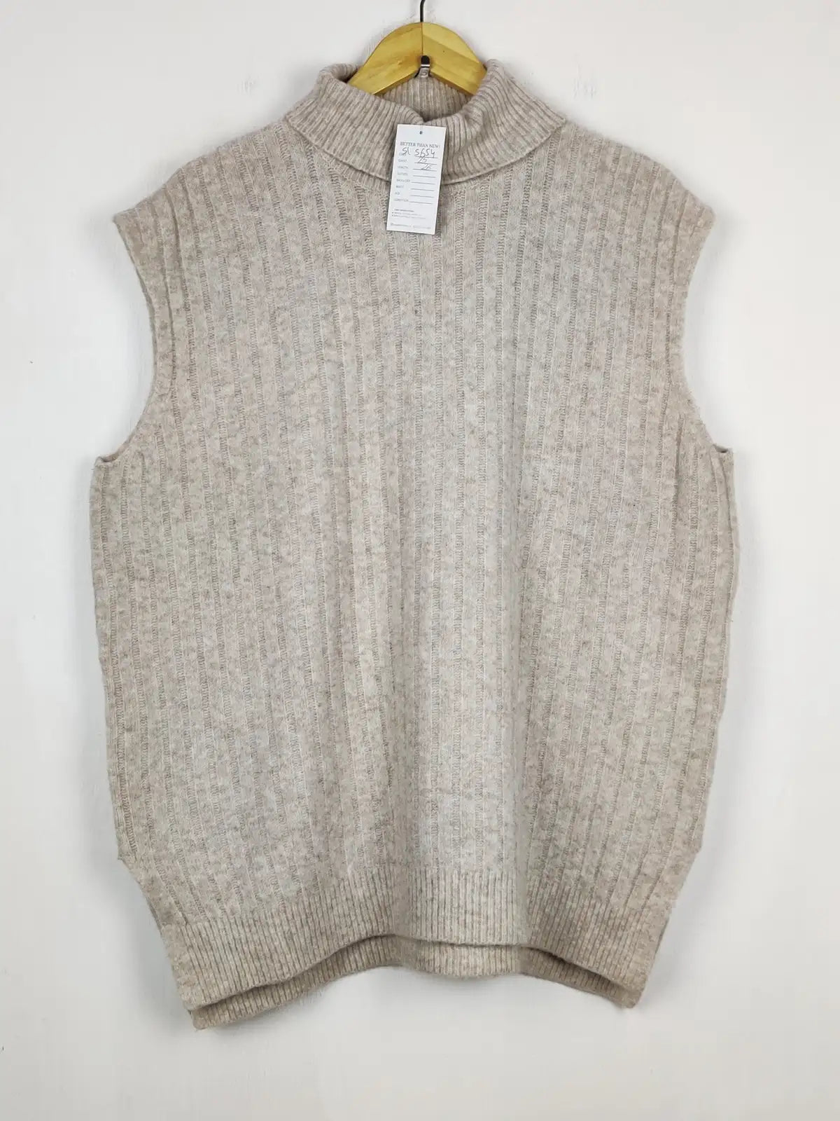 Buy online pre-used pre-loved 100% authentic & Original branded F&F (SL-5654) available in Pakistan. Top international brands avilable.