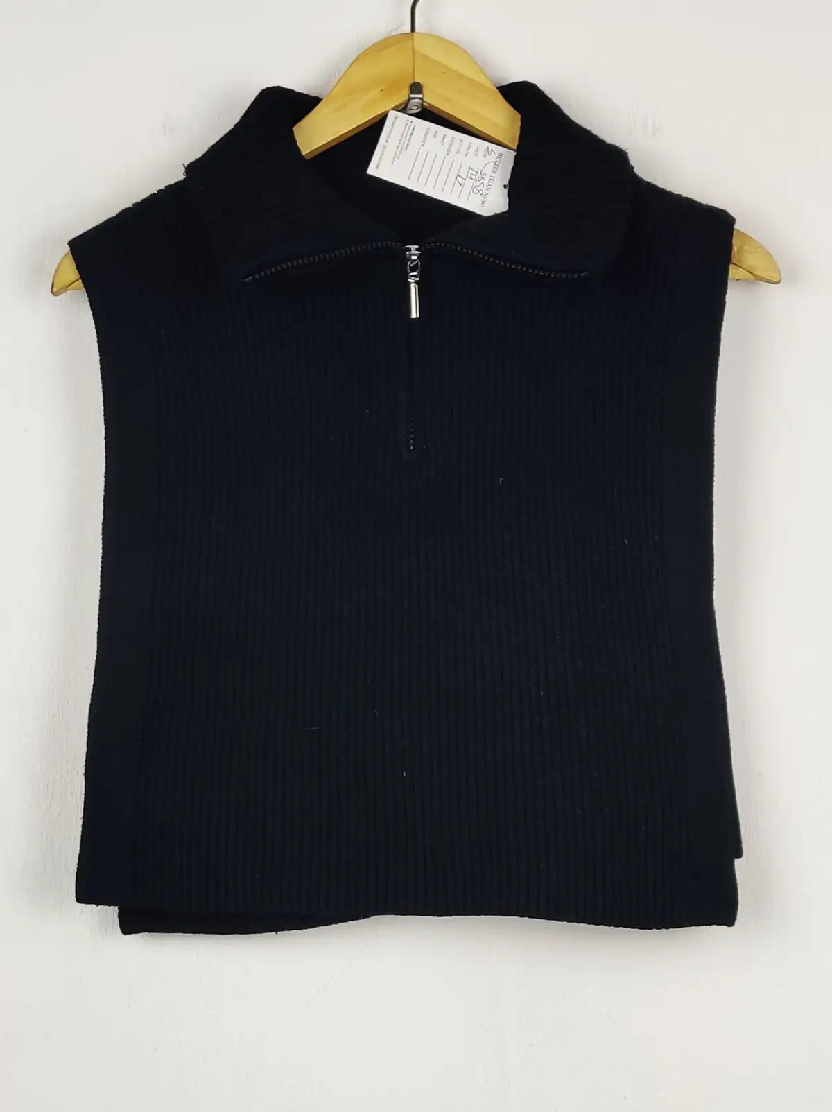 Buy online pre-used pre-loved 100% authentic & Original branded Unknown Brand (SL-5658) available in Pakistan. Top international brands avilable.