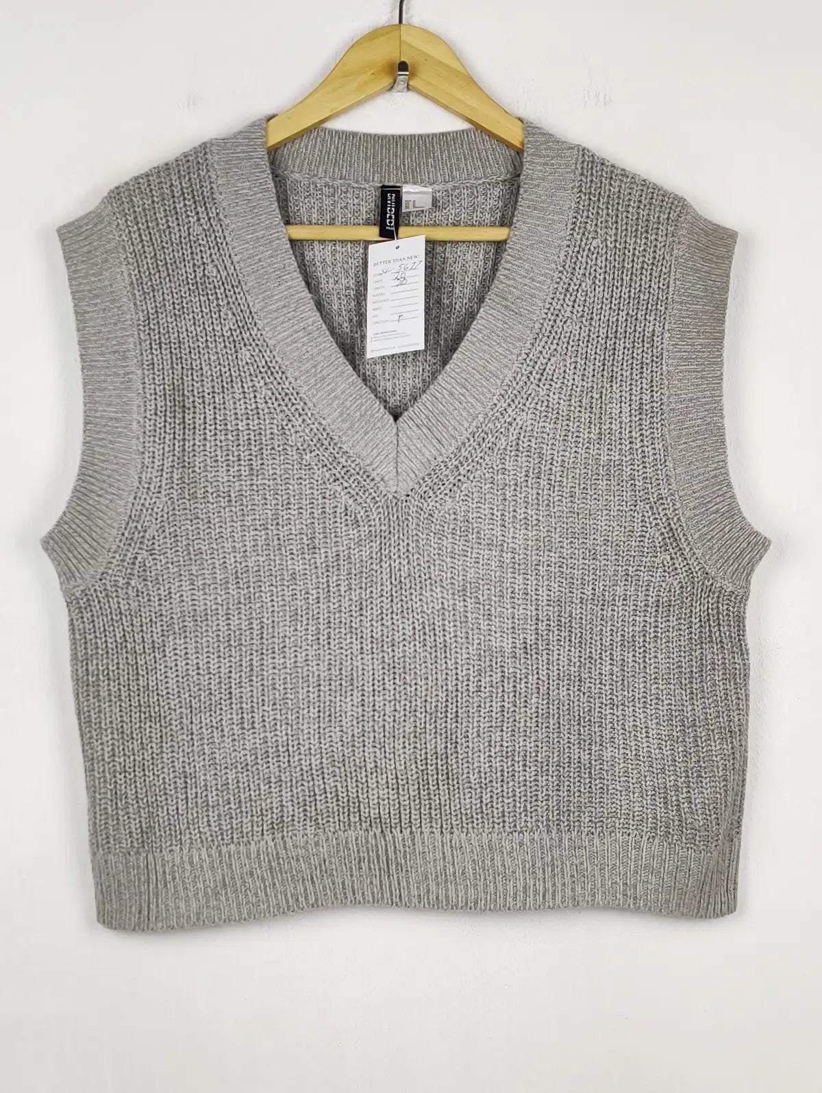 Buy online pre-used pre-loved 100% authentic & Original branded H&M (SL-5677) available in Pakistan. Top international brands avilable.