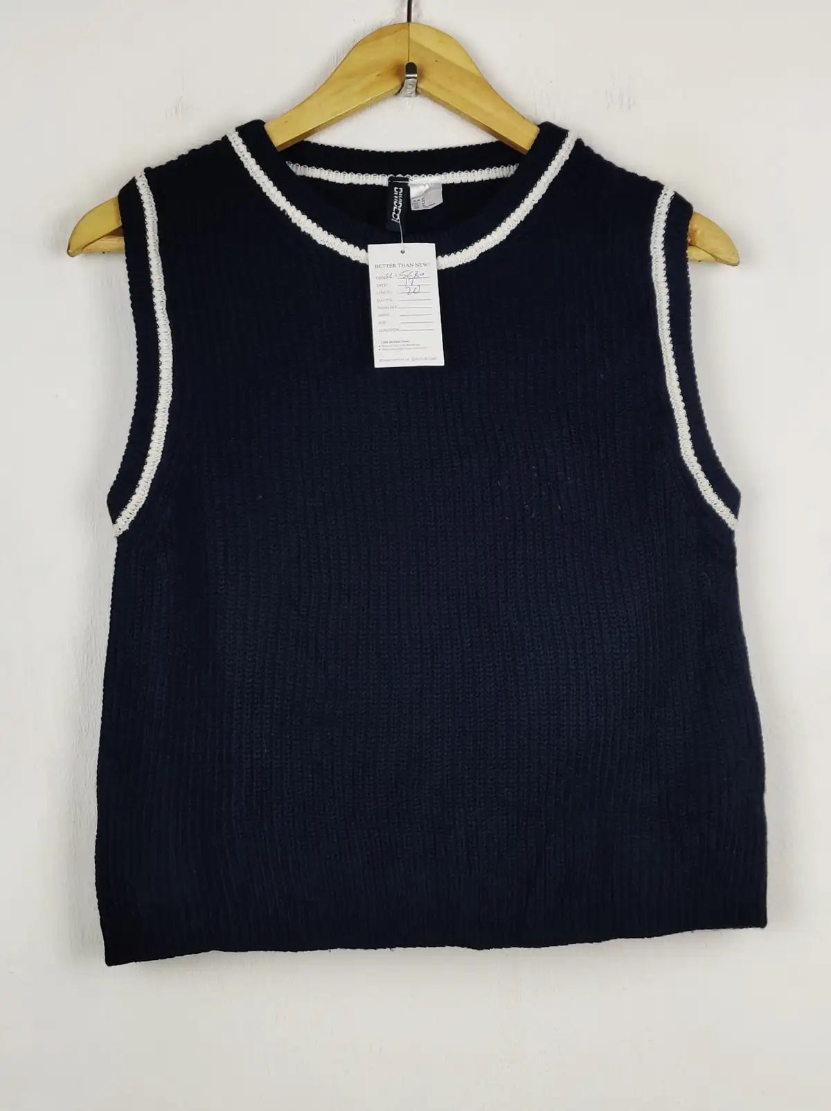 Buy online pre-used pre-loved 100% authentic & Original branded H&M (SL-5680) available in Pakistan. Top international brands avilable.