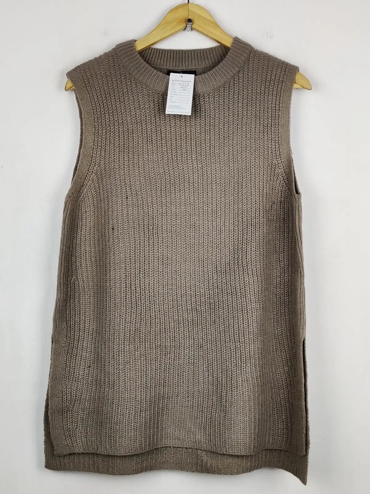 Buy online pre-used pre-loved 100% authentic & Original branded New Look (SL-5729) available in Pakistan. Top international brands avilable.