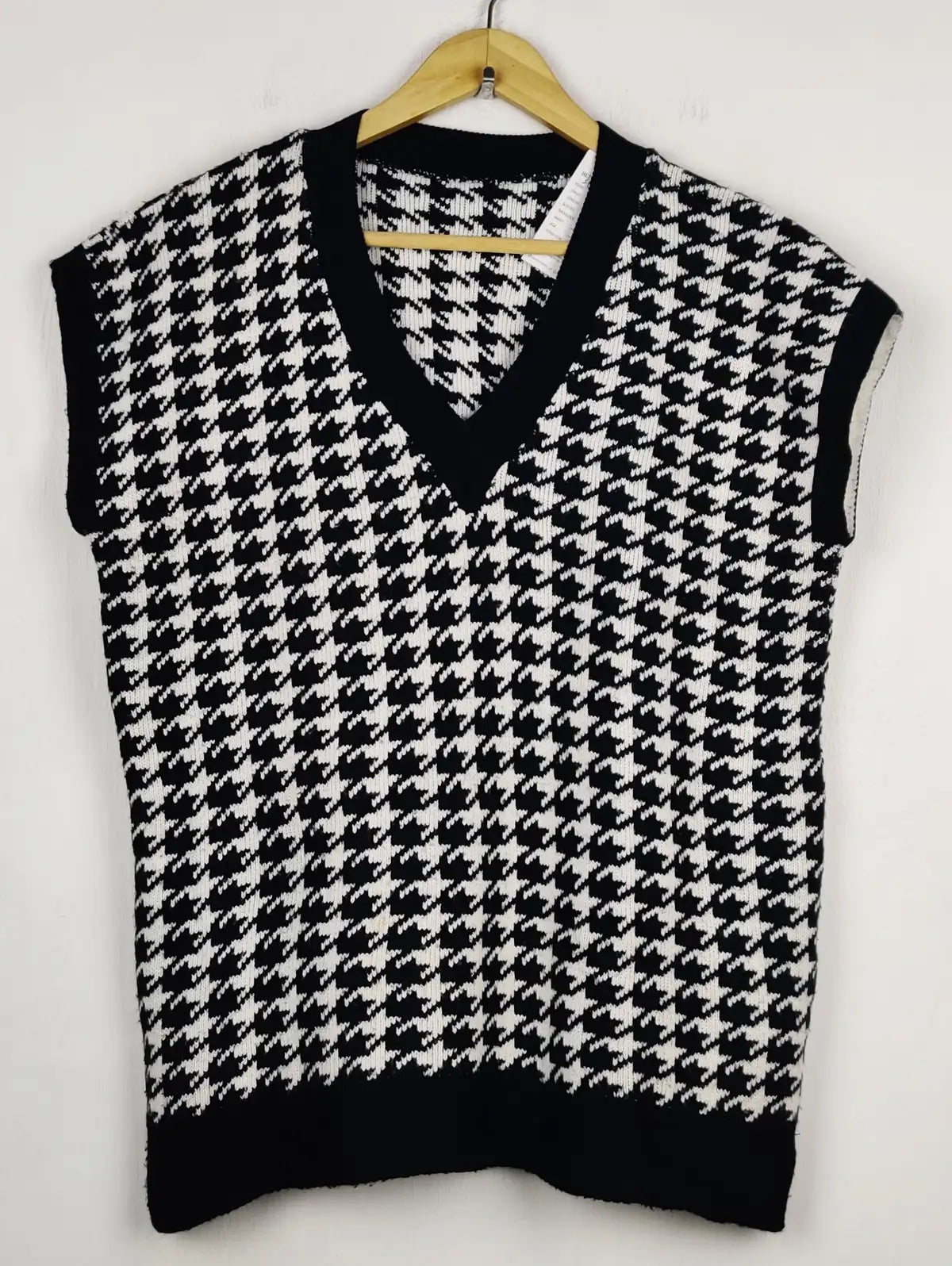 Buy online pre-used pre-loved 100% authentic & Original branded Unknown Brand (SL-5736) available in Pakistan. Top international brands avilable.