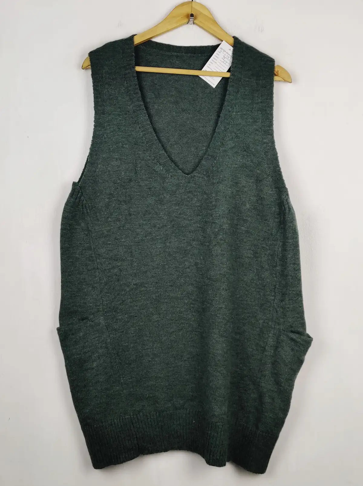 Buy online pre-used pre-loved 100% authentic & Original branded Unknown Brand (SL-5737) available in Pakistan. Top international brands avilable.