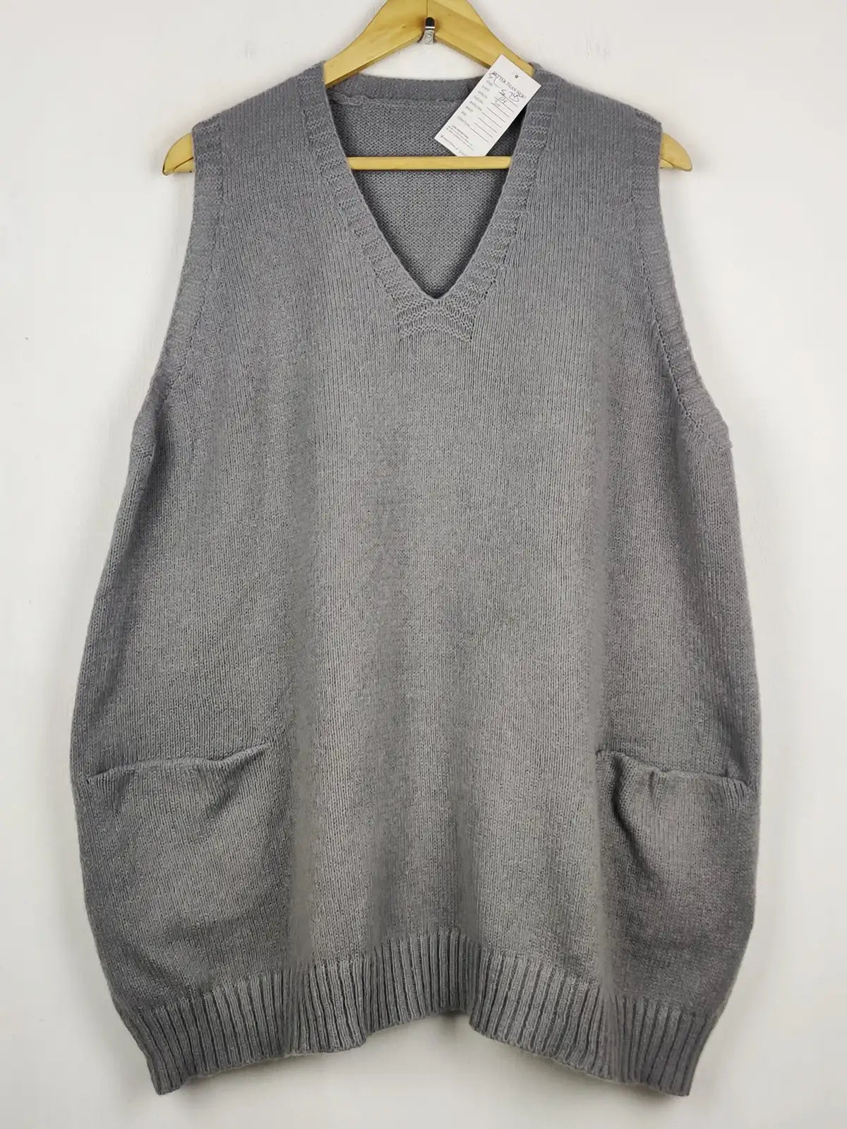 Buy online pre-used pre-loved 100% authentic & Original branded Unknown Brand (SL-5745) available in Pakistan. Top international brands avilable.