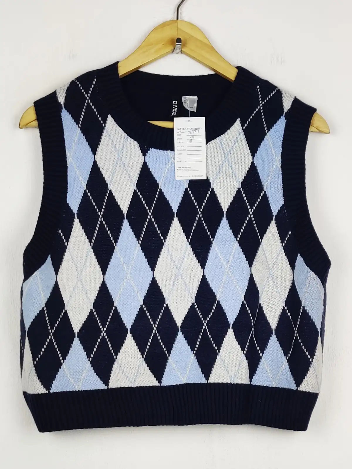 Buy online pre-used pre-loved 100% authentic & Original branded H&M (SL-5747) available in Pakistan. Top international brands avilable.