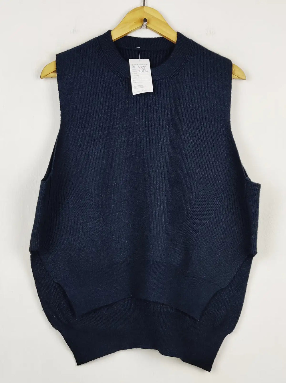 Buy online pre-used pre-loved 100% authentic & Original branded Unknown Brand (SL-5772) available in Pakistan. Top international brands avilable.