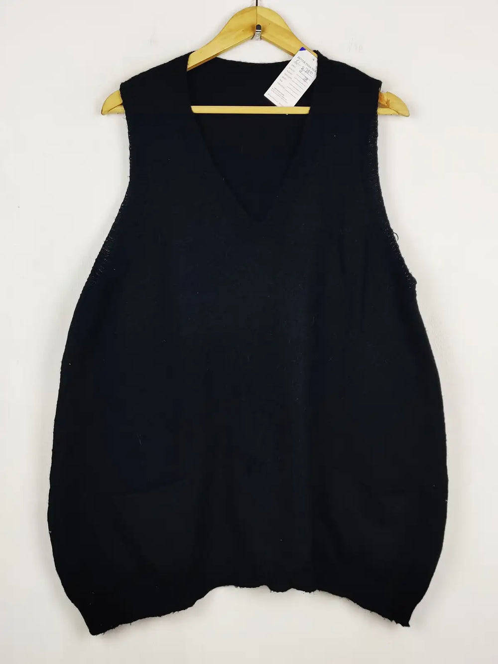 Buy online pre-used pre-loved 100% authentic & Original branded Unknown Brand (SL-5780) available in Pakistan. Top international brands avilable.