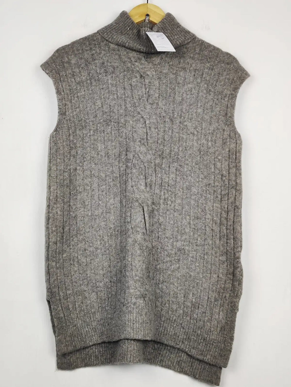 Buy online pre-used pre-loved 100% authentic & Original branded F&F (SL-5814) available in Pakistan. Top international brands avilable.