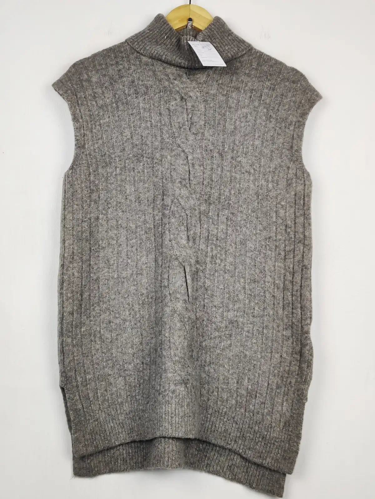 Buy online pre-used pre-loved 100% authentic & Original branded F&F (SL-5814) available in Pakistan. Top international brands avilable.
