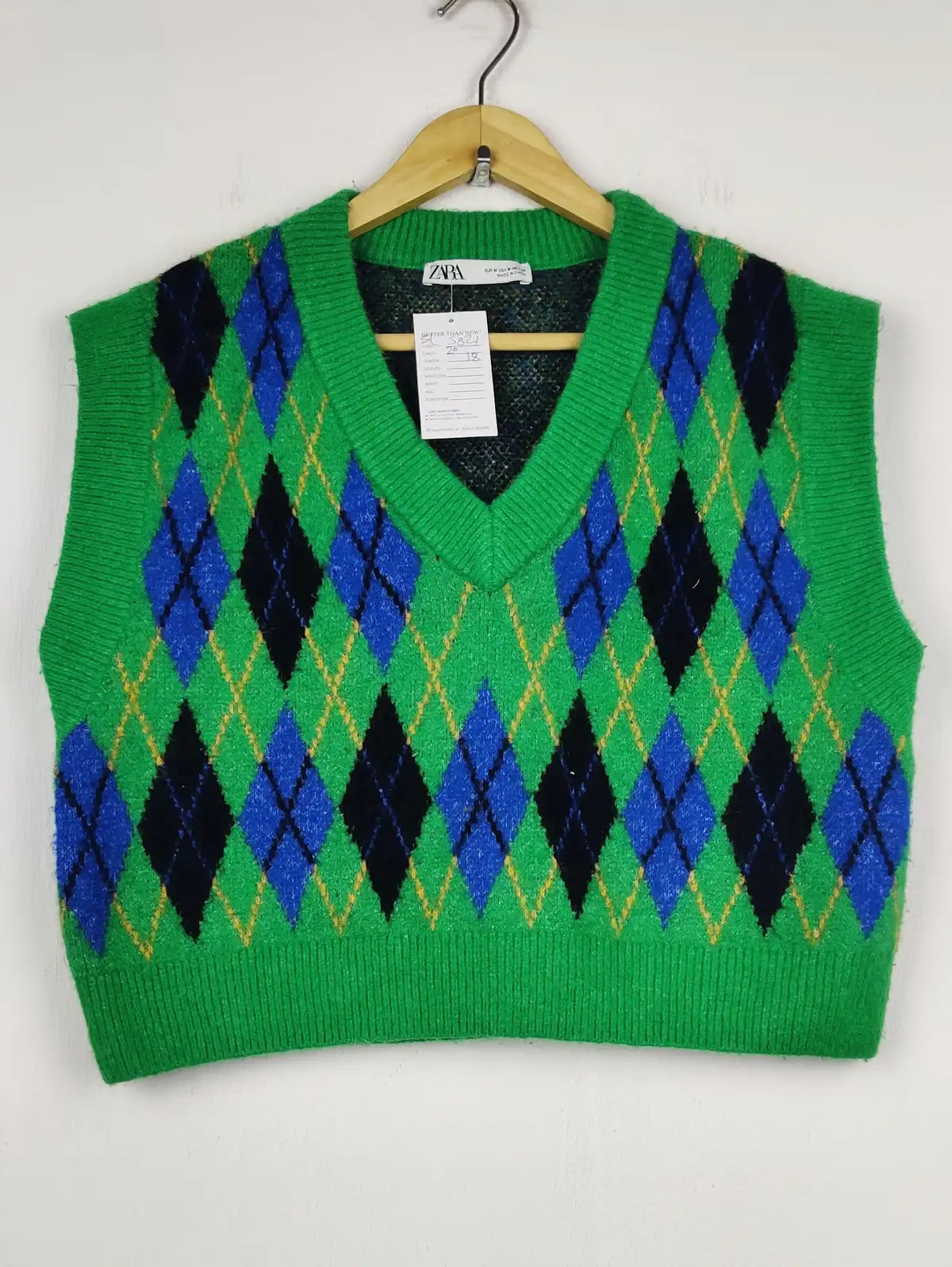 Buy online pre-used pre-loved 100% authentic & Original branded Zara (SL-5821) available in Pakistan. Top international brands avilable.