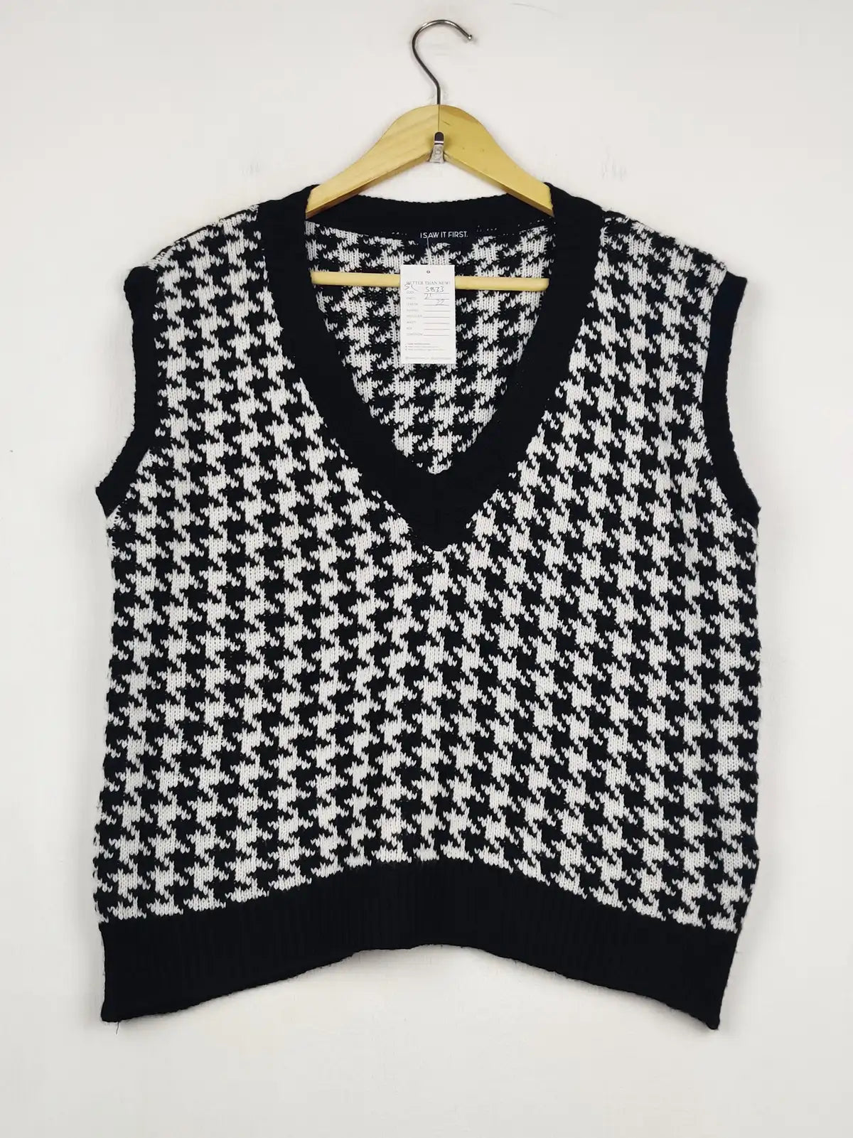 Buy online pre-used pre-loved 100% authentic & Original branded I Saw It First (SL-5833) available in Pakistan. Top international brands avilable.