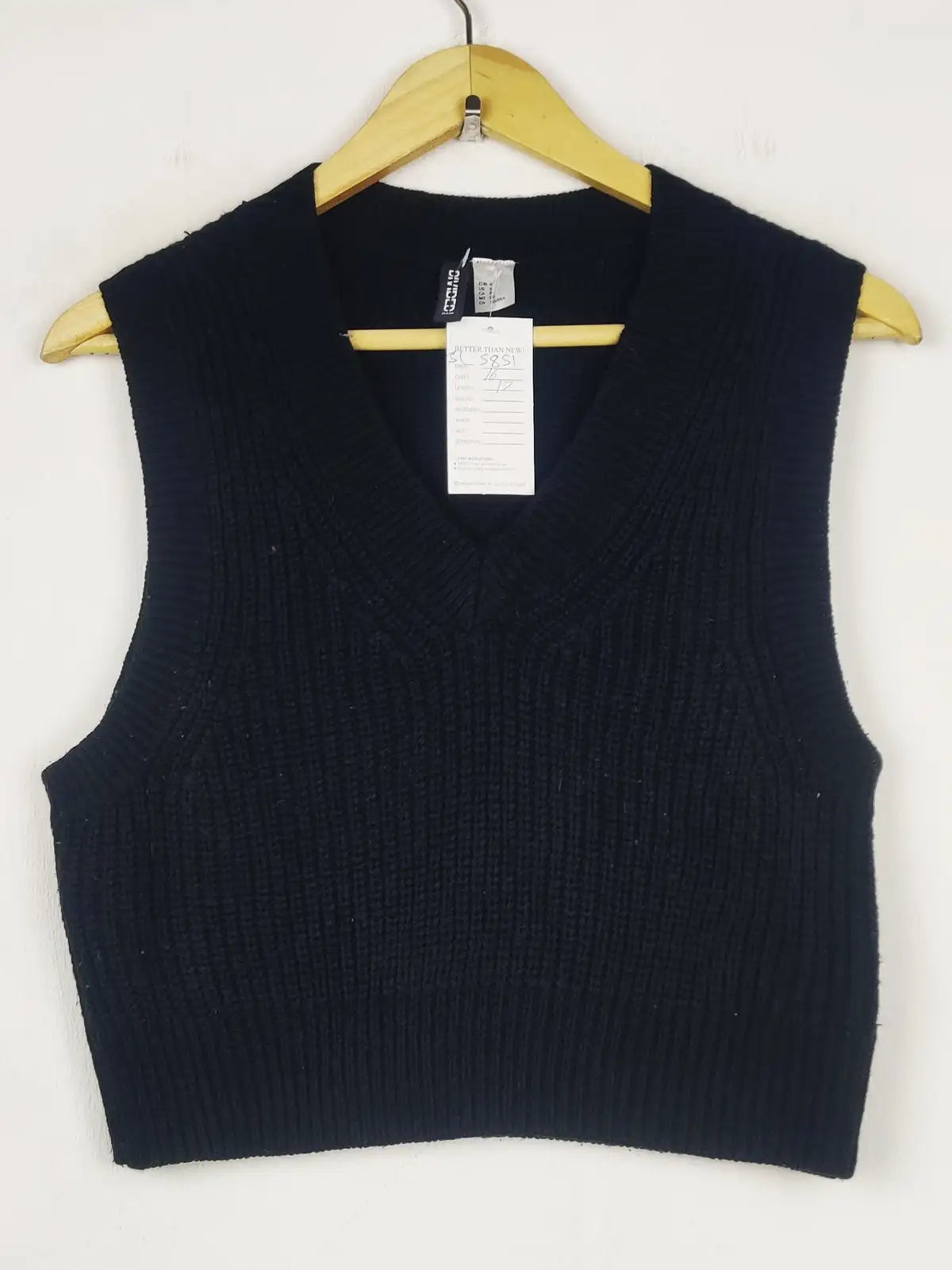 Buy online pre-used pre-loved 100% authentic & Original branded H&M (SL-5851) available in Pakistan. Top international brands avilable.