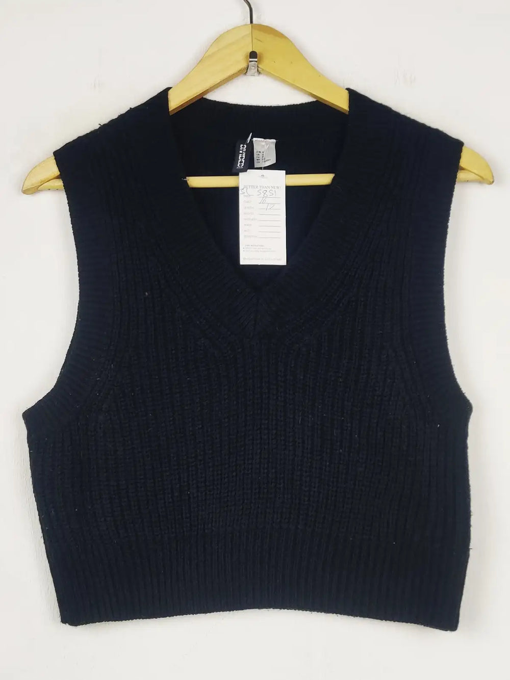 Buy online pre-used pre-loved 100% authentic & Original branded H&M (SL-5851) available in Pakistan. Top international brands avilable.