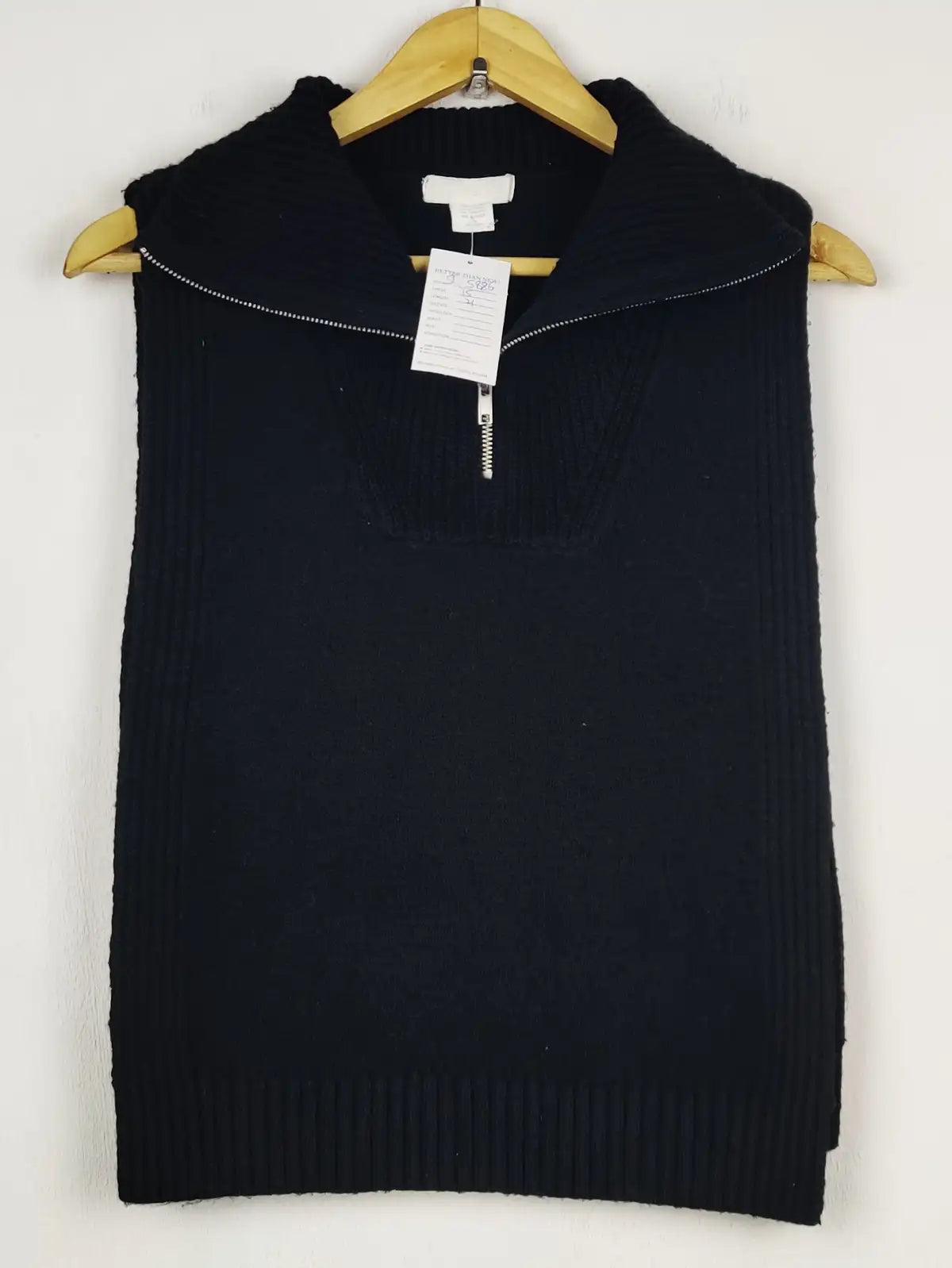 Buy online pre-used pre-loved 100% authentic & Original branded H&M (SL-5886) available in Pakistan. Top international brands avilable.